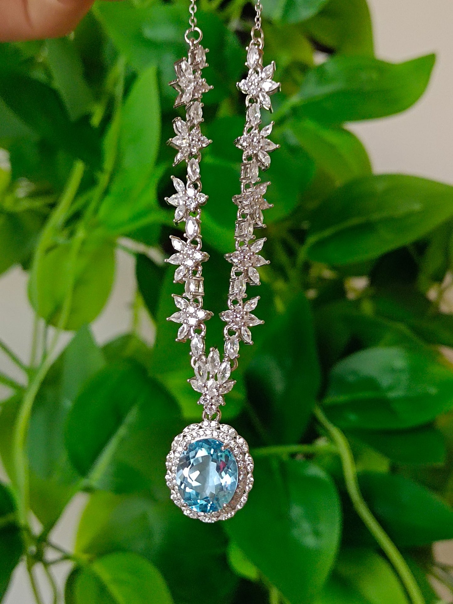 Exquisite Natural Topaz Jewelry with Sterling Silver Embedding