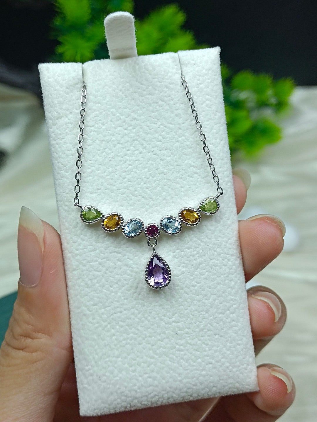 Vibrant Gemstone Necklace - A Symphony of Colors in Jewelry