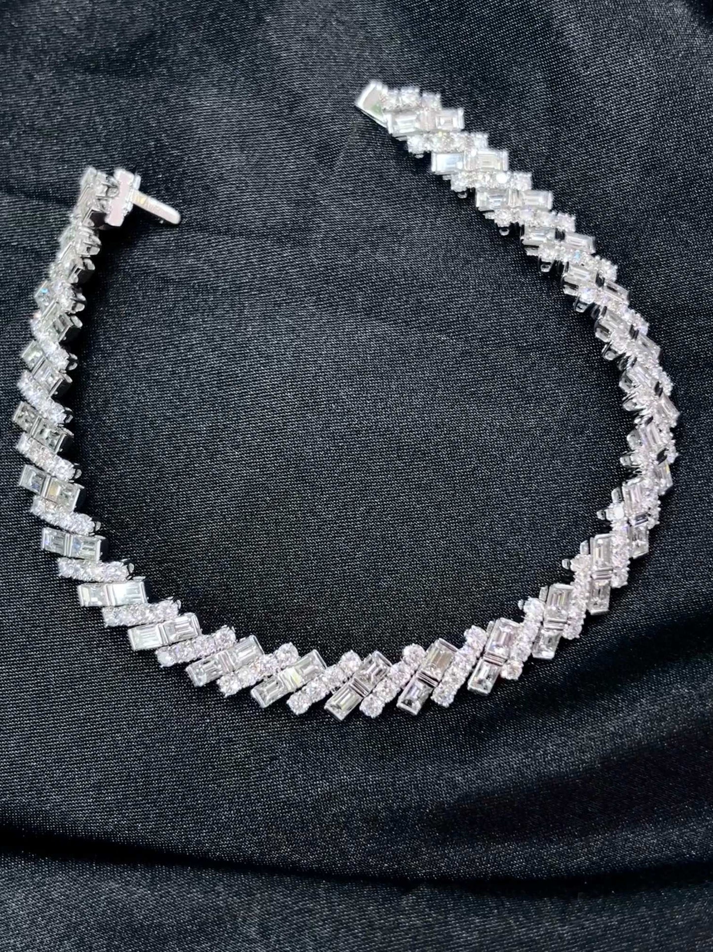 17# T-Square Round Diamond Bracelet - Luxurious Jewelry Piece - White Diamond Bracelet