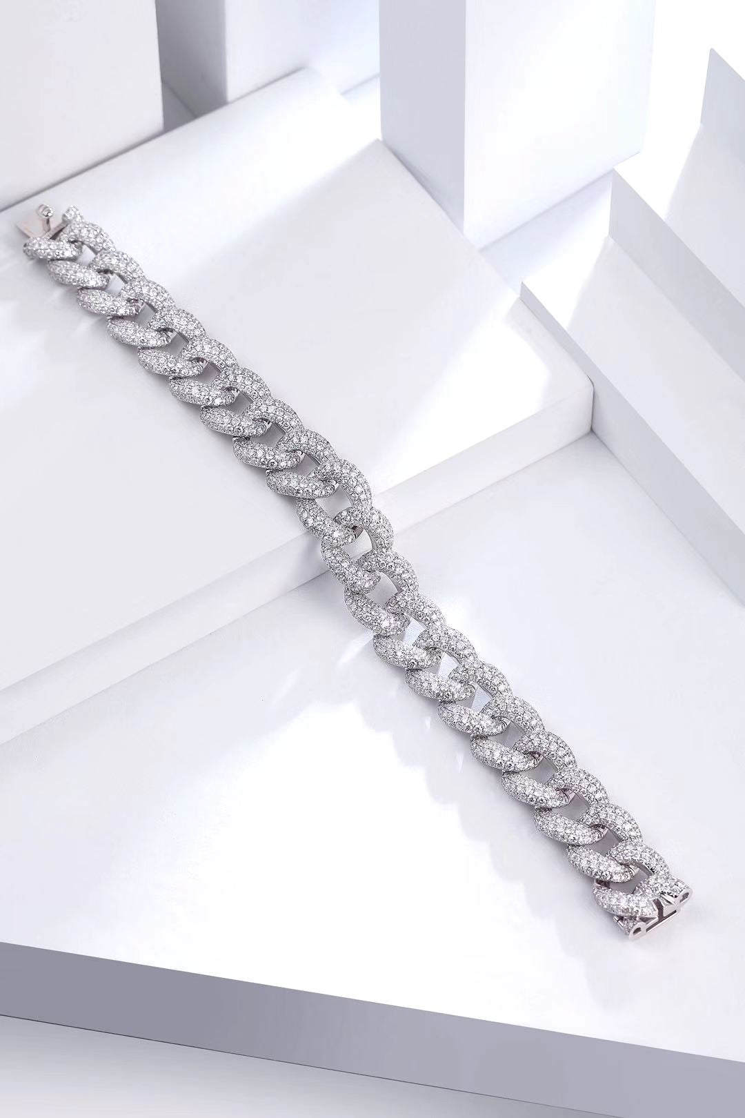 18cm K Red Gold Three-Row Diamond Bracelet - Luxurious Jewelry Piece - White Diamond Bracelet