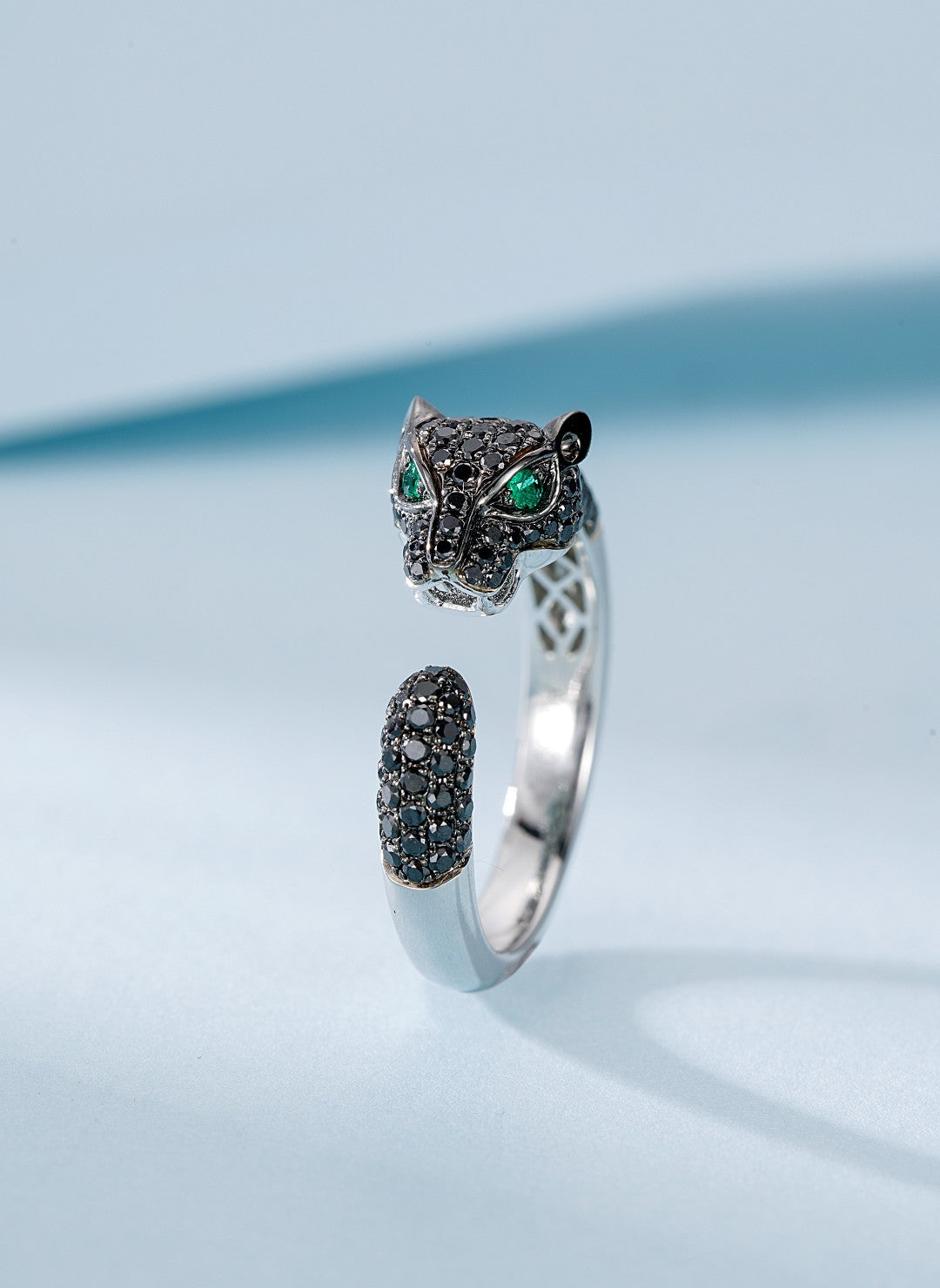 18K Black Diamond Panther Head Ring - Luxurious Jewelry Piece - Black Diamond Ring