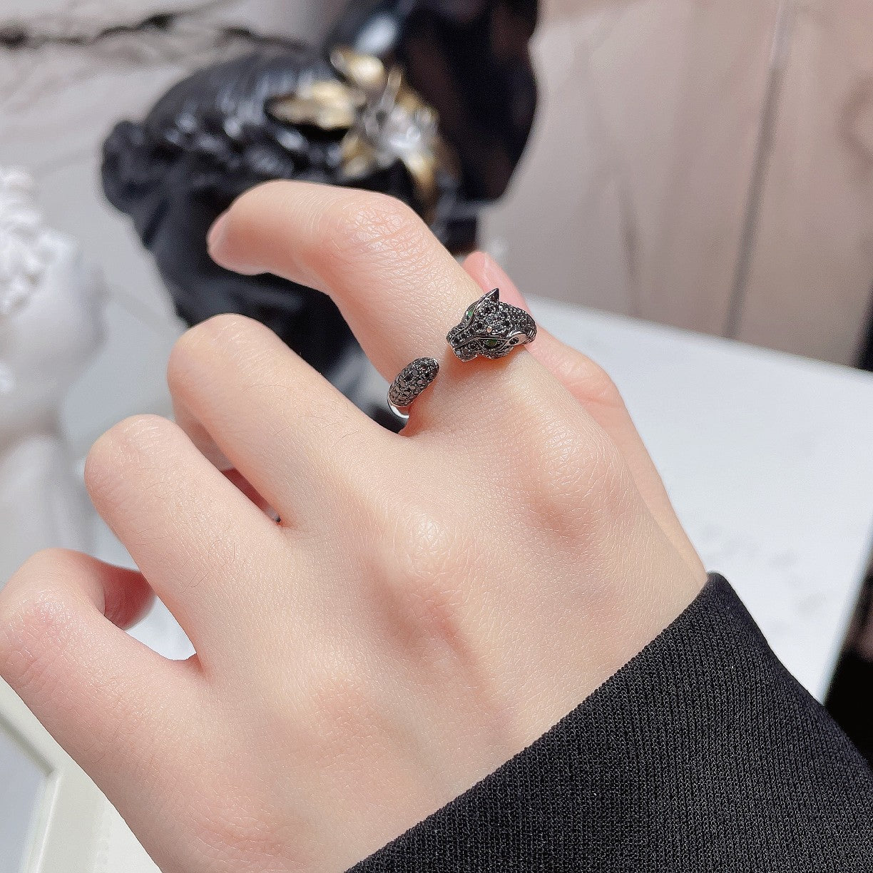 18K Black Diamond Panther Head Ring - Luxurious Jewelry Piece - Black Diamond Ring