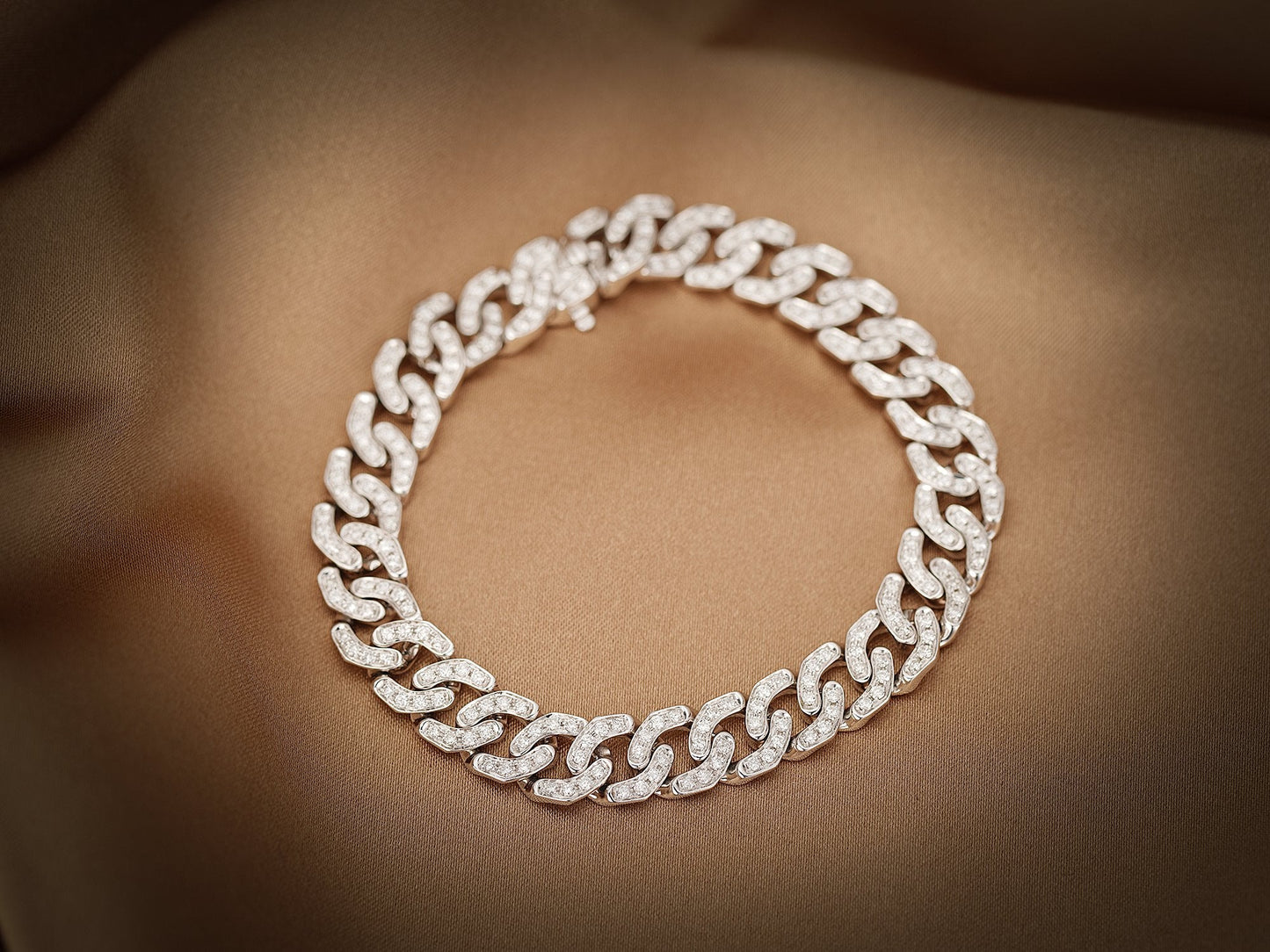 18K Cuban Link Bracelet with Diamond - Luxurious Jewelry Piece - White Diamond Bracelet