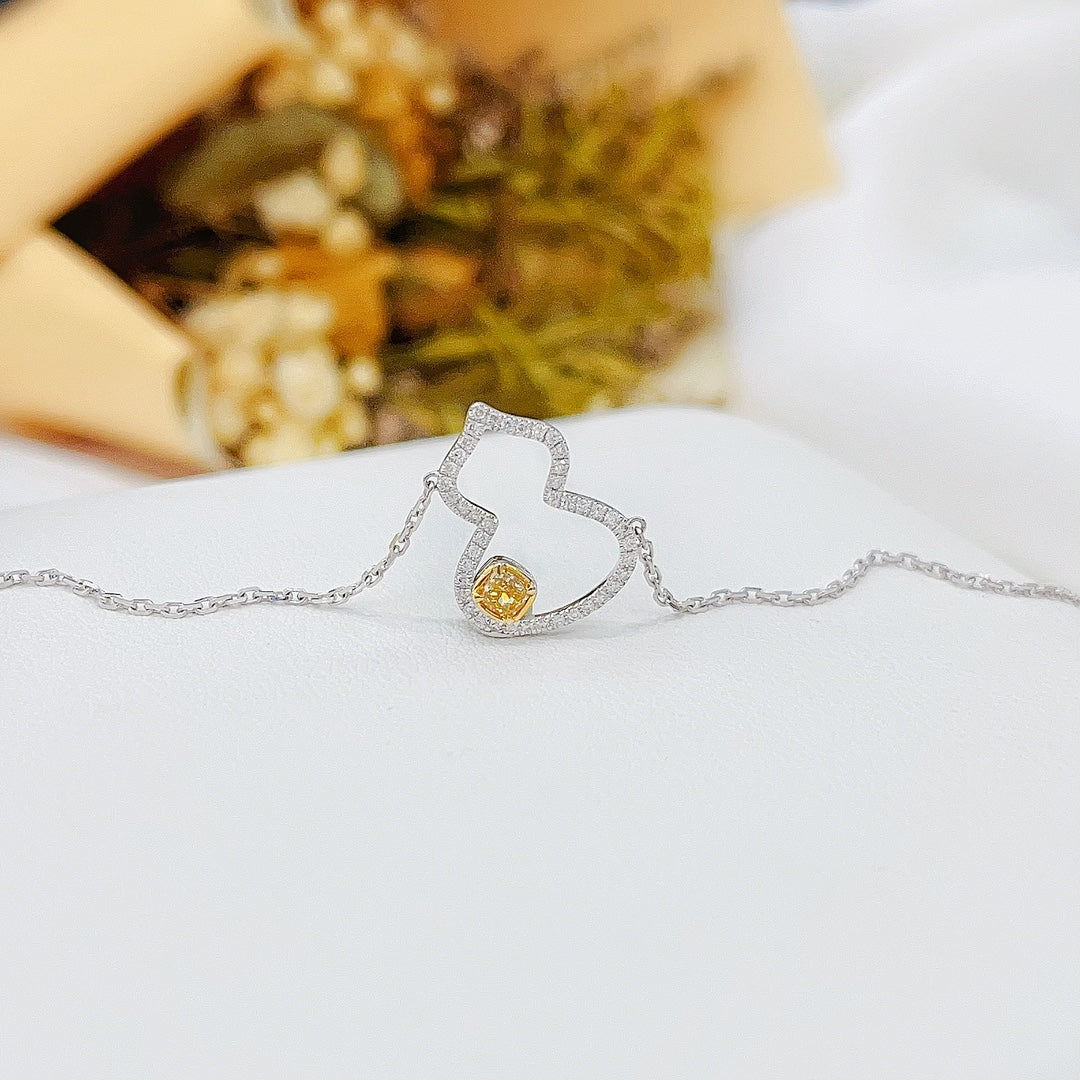 18k Cushion-shaped Gourd Pendant Bracelet - Exquisite Jewelry Piece - Yellow Diamond Bracelet