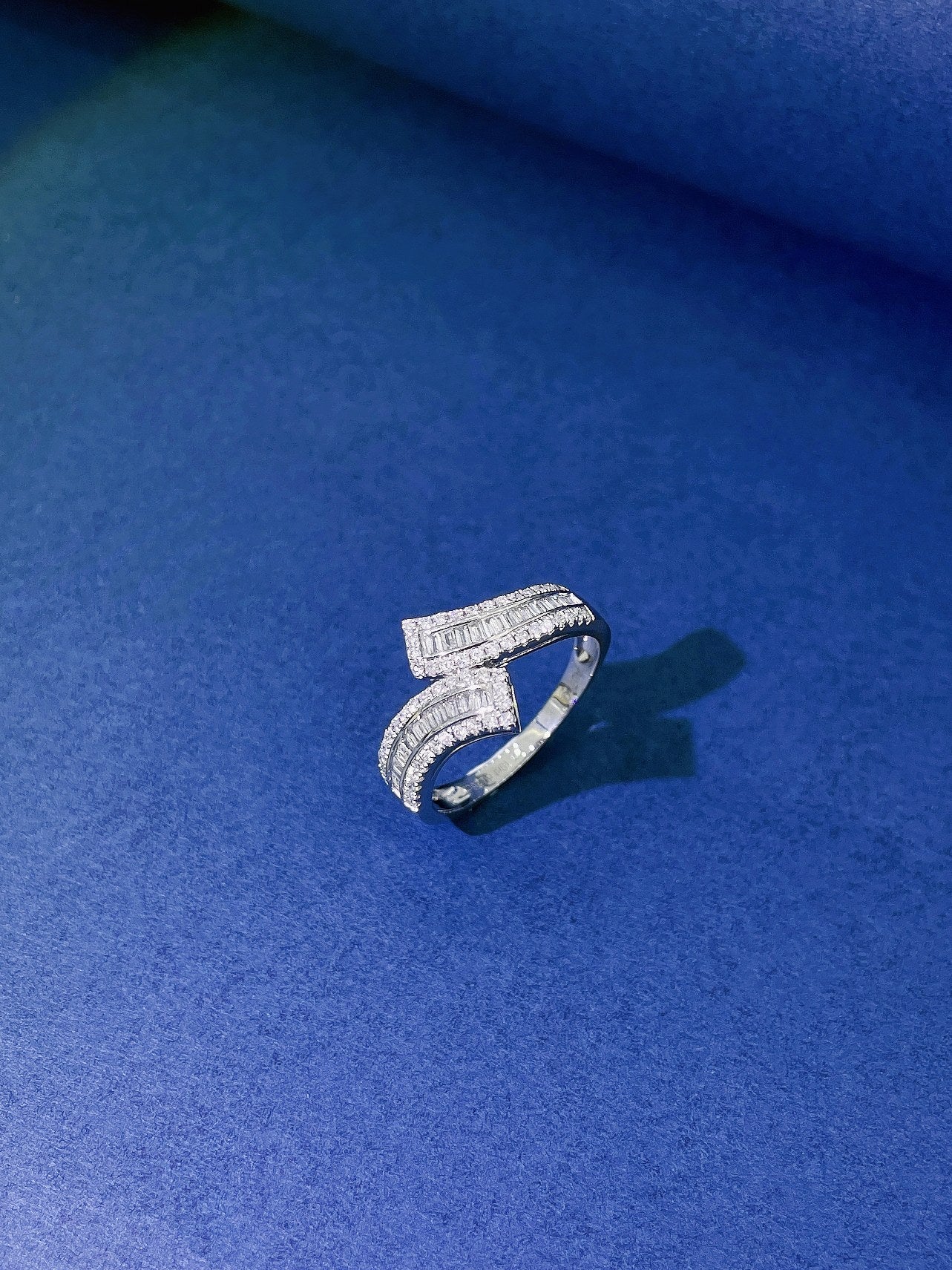 18K Diamond Arc-Shaped Intertwined Ring - Luxury Jewelry - White Diamond Ring