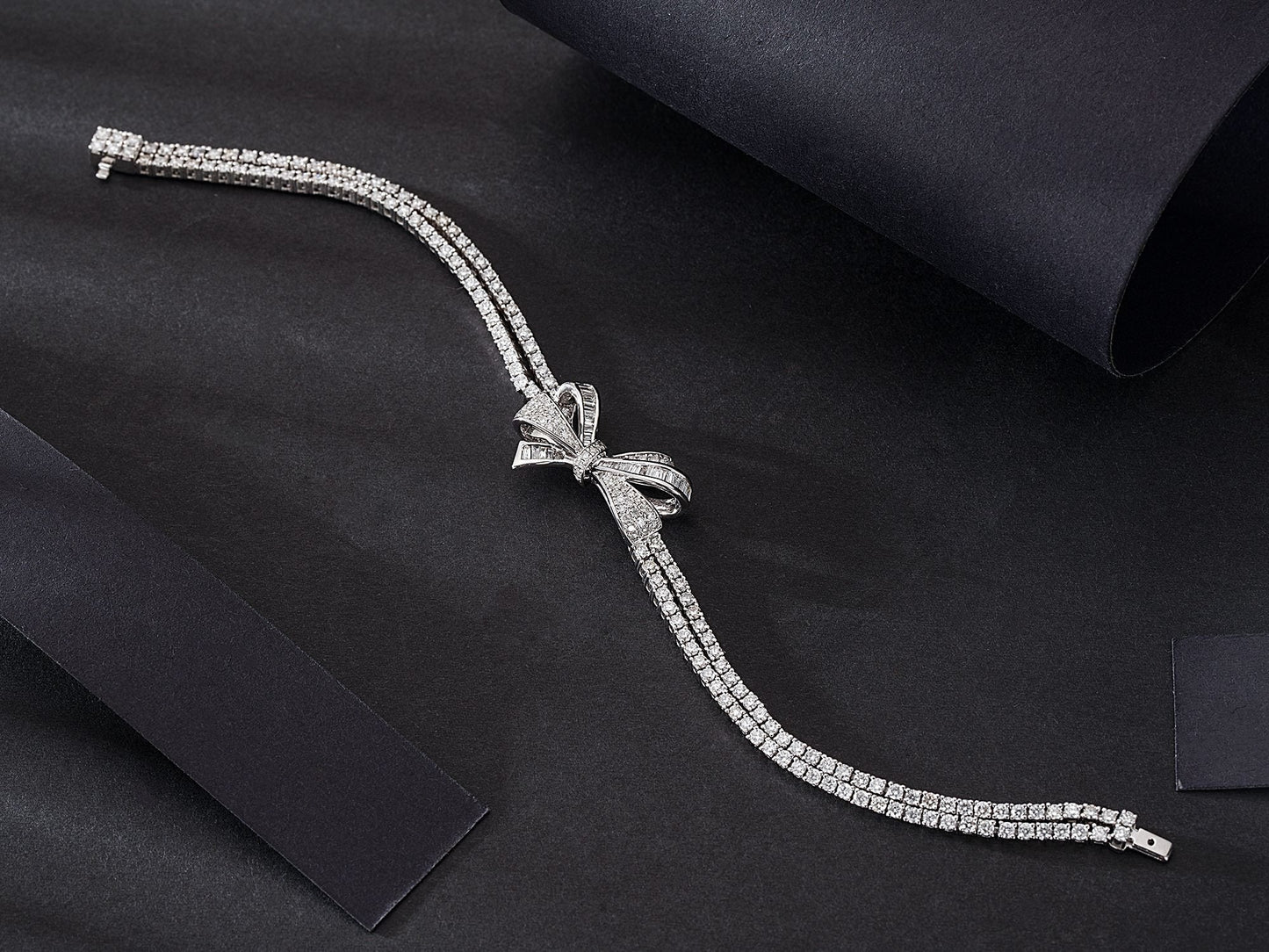 18K Diamond Bowknot Bracelet - Luxurious Jewelry Piece - White Diamond Bracelet