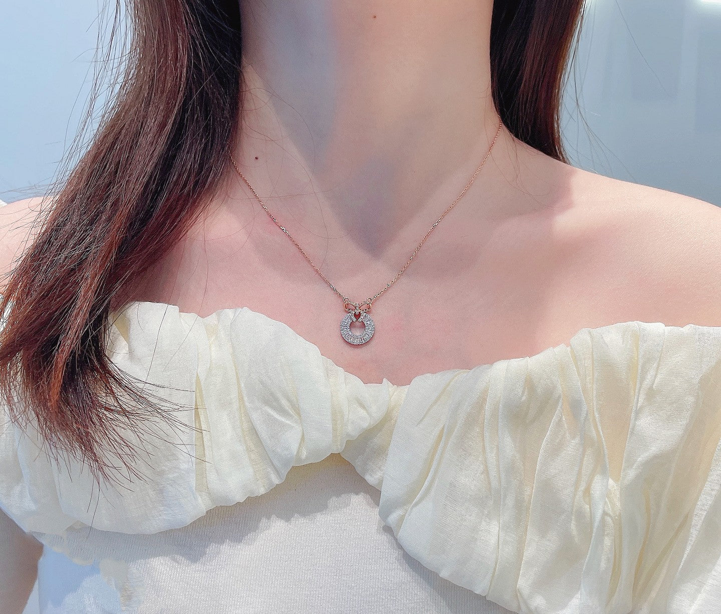 18K Diamond Bowknot Circle Necklace - Luxurious Jewelry Piece - White Diamond Necklace