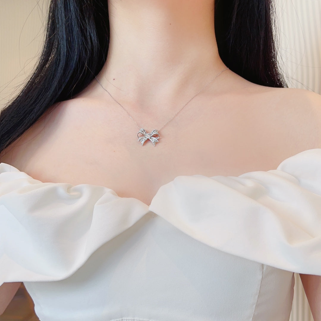 18K Diamond Bowknot Inlaid Necklace - Elegant Jewelry Piece - White Diamond Necklace