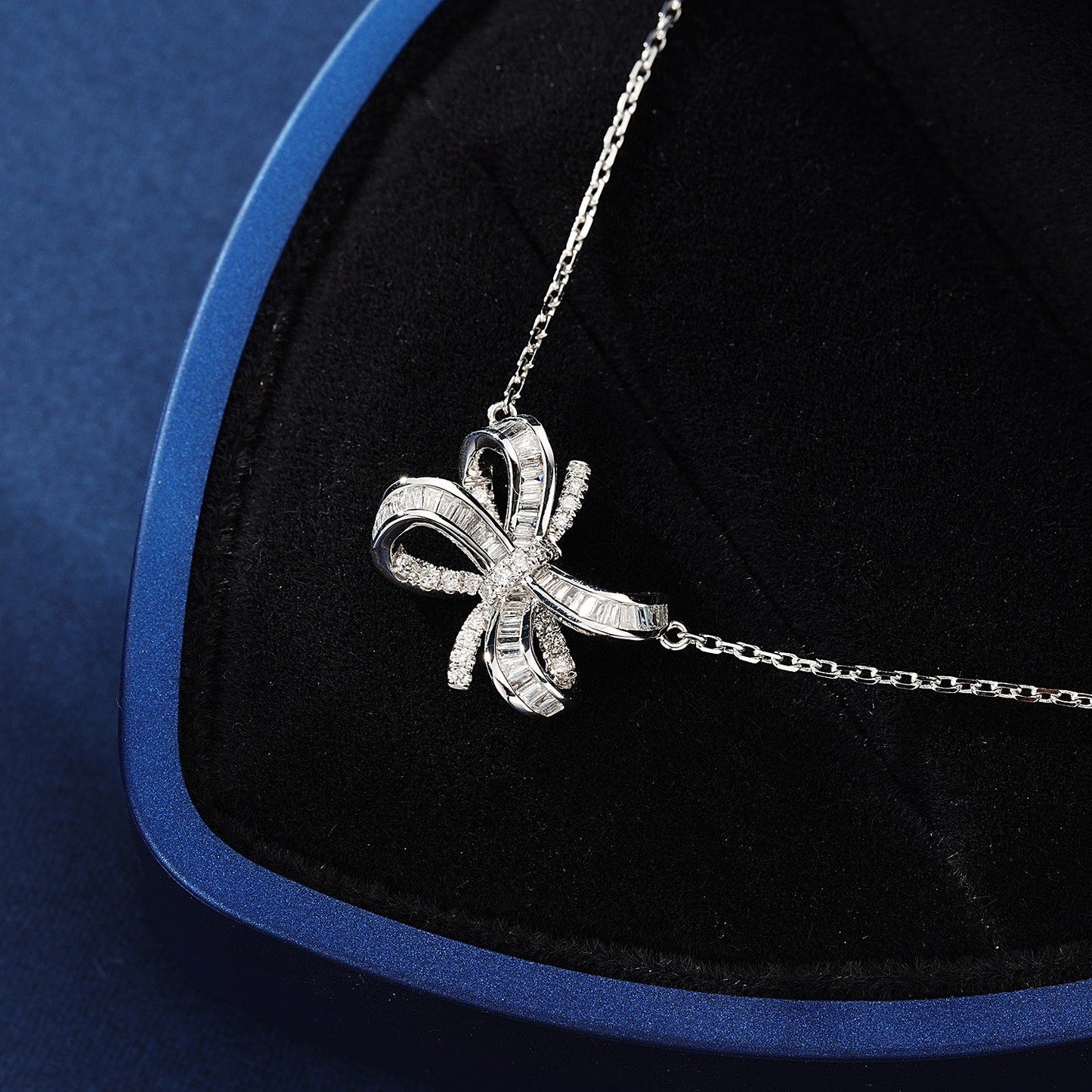 18K Diamond Bowknot Pendant Necklace - Exquisite Jewelry Piece - White Diamond Necklace