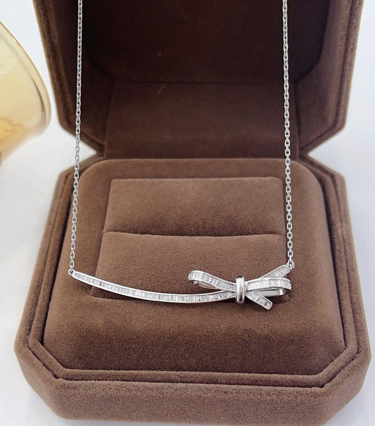 18K Diamond Bowknot Smile Necklace - Luxurious Jewelry Piece - White Diamond Necklace