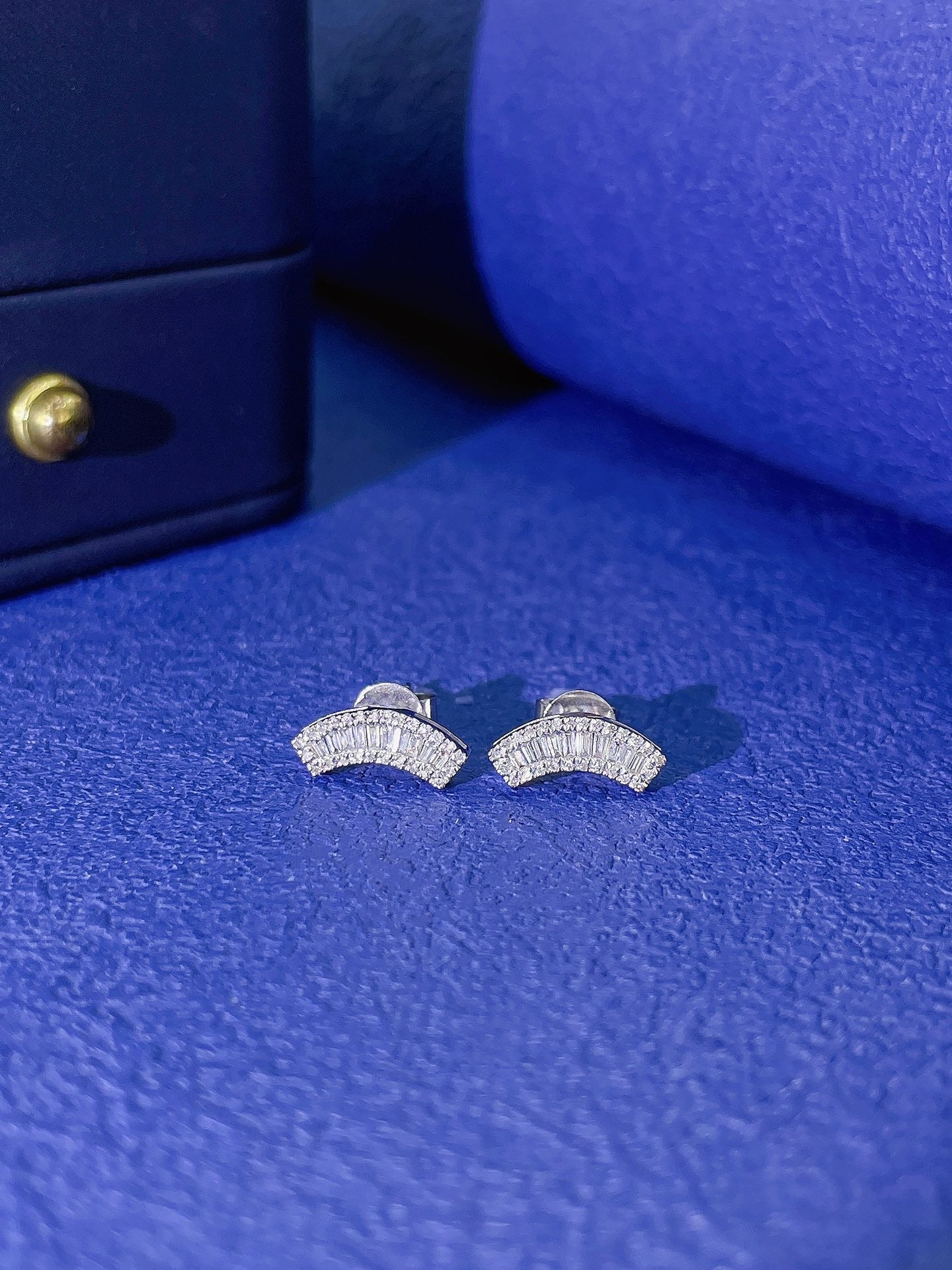 18K Diamond Bracket Earrings ED035 - Jeweler.Jewelry