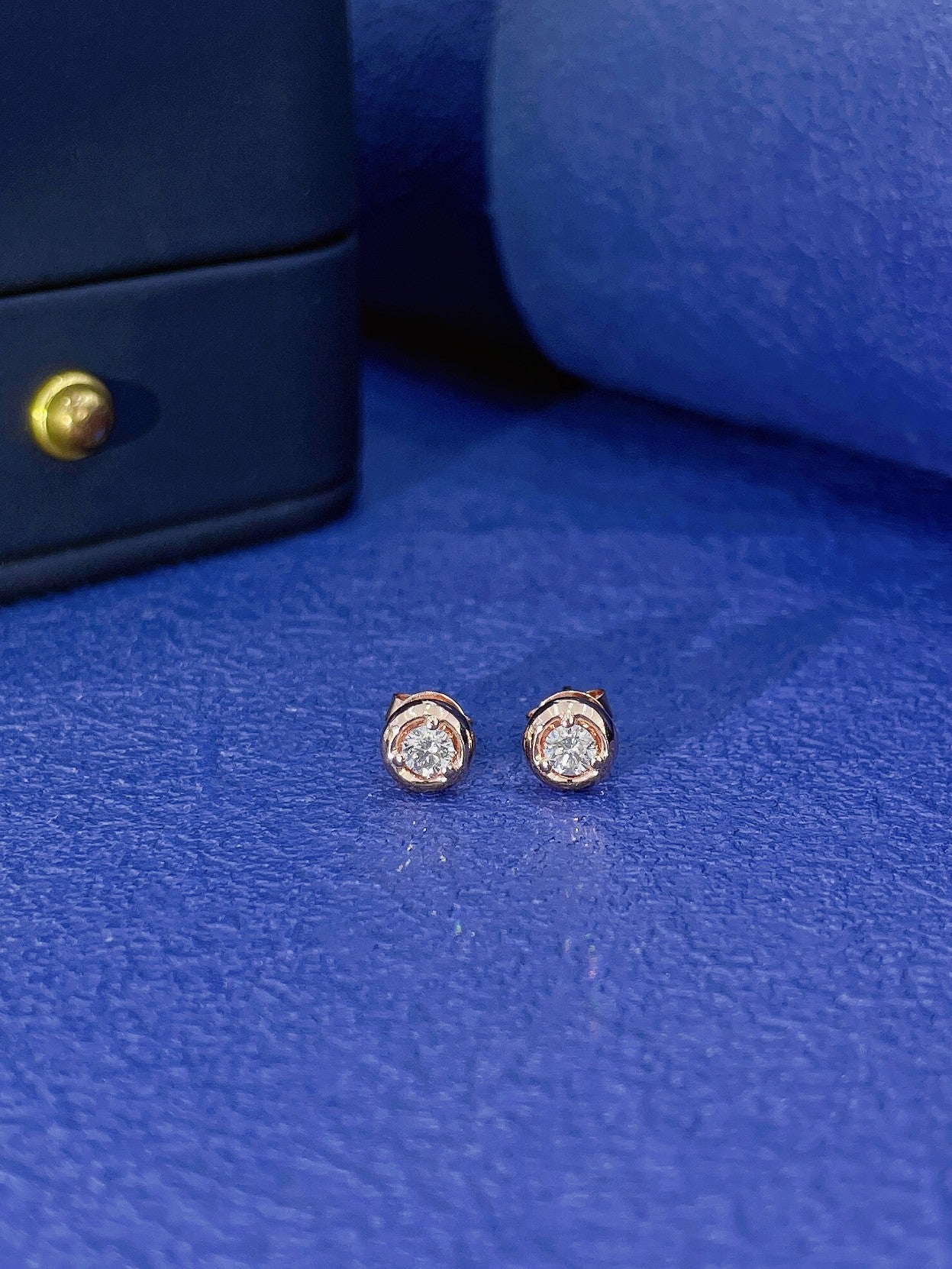 18K Diamond Bubble Claw Set Earrings - Jeweler.Jewelry