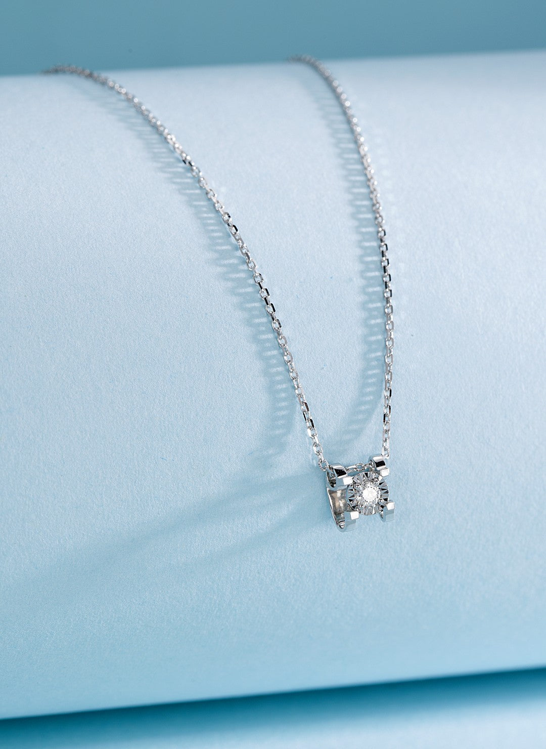 18K Diamond Bull Head Necklace - Luxurious Jewelry Piece - White Diamond Necklace