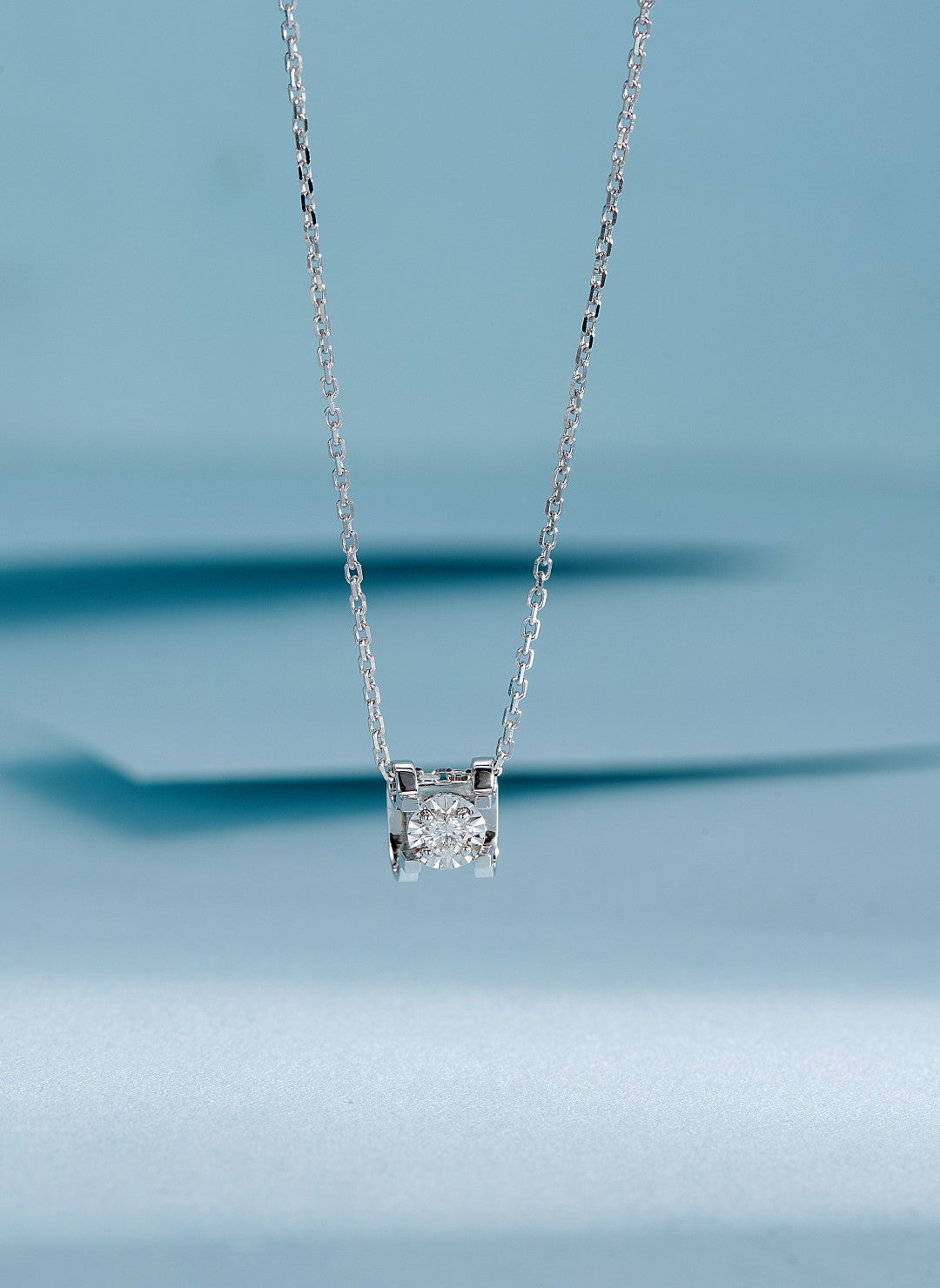 18K Diamond Bull Head Necklace - Luxurious Jewelry Piece - White Diamond Necklace