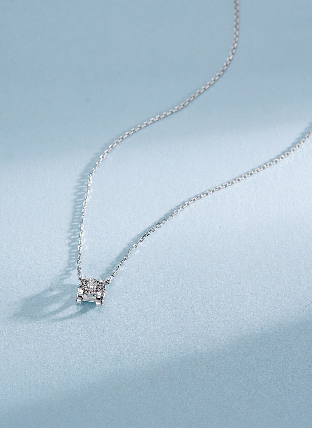 18K Diamond Bull Head Necklace - Luxurious Jewelry Piece - White Diamond Necklace