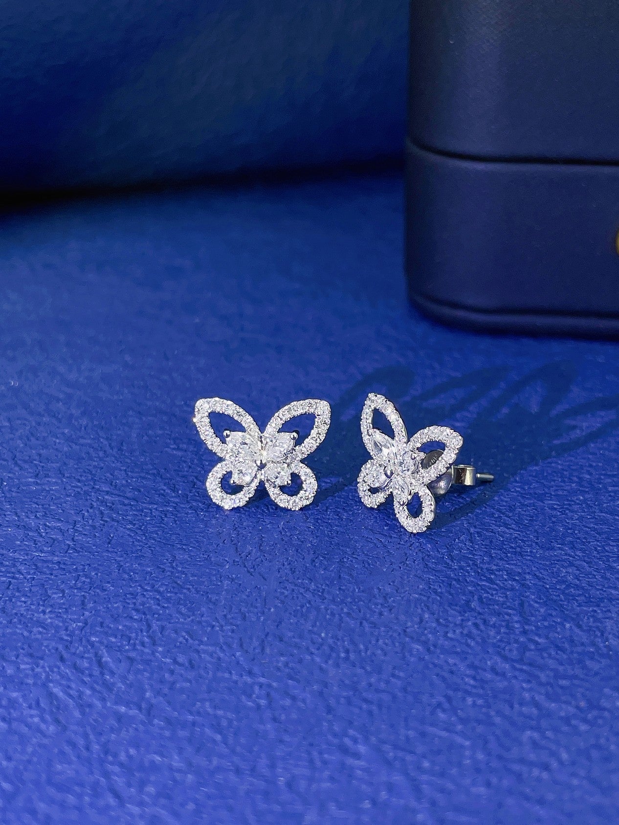 18K Diamond Butterfly Earrings - A Sparkling Jewelry Piece - Jeweler.Jewelry