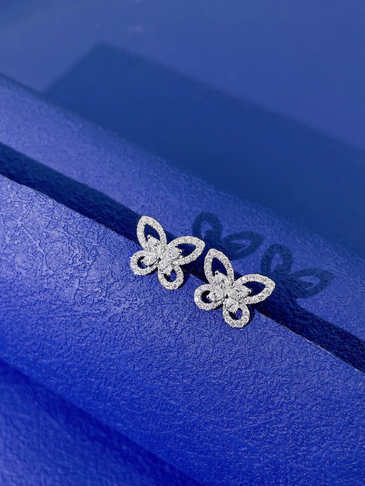 18K Diamond Butterfly Earrings - A Sparkling Jewelry Piece - Jeweler.Jewelry