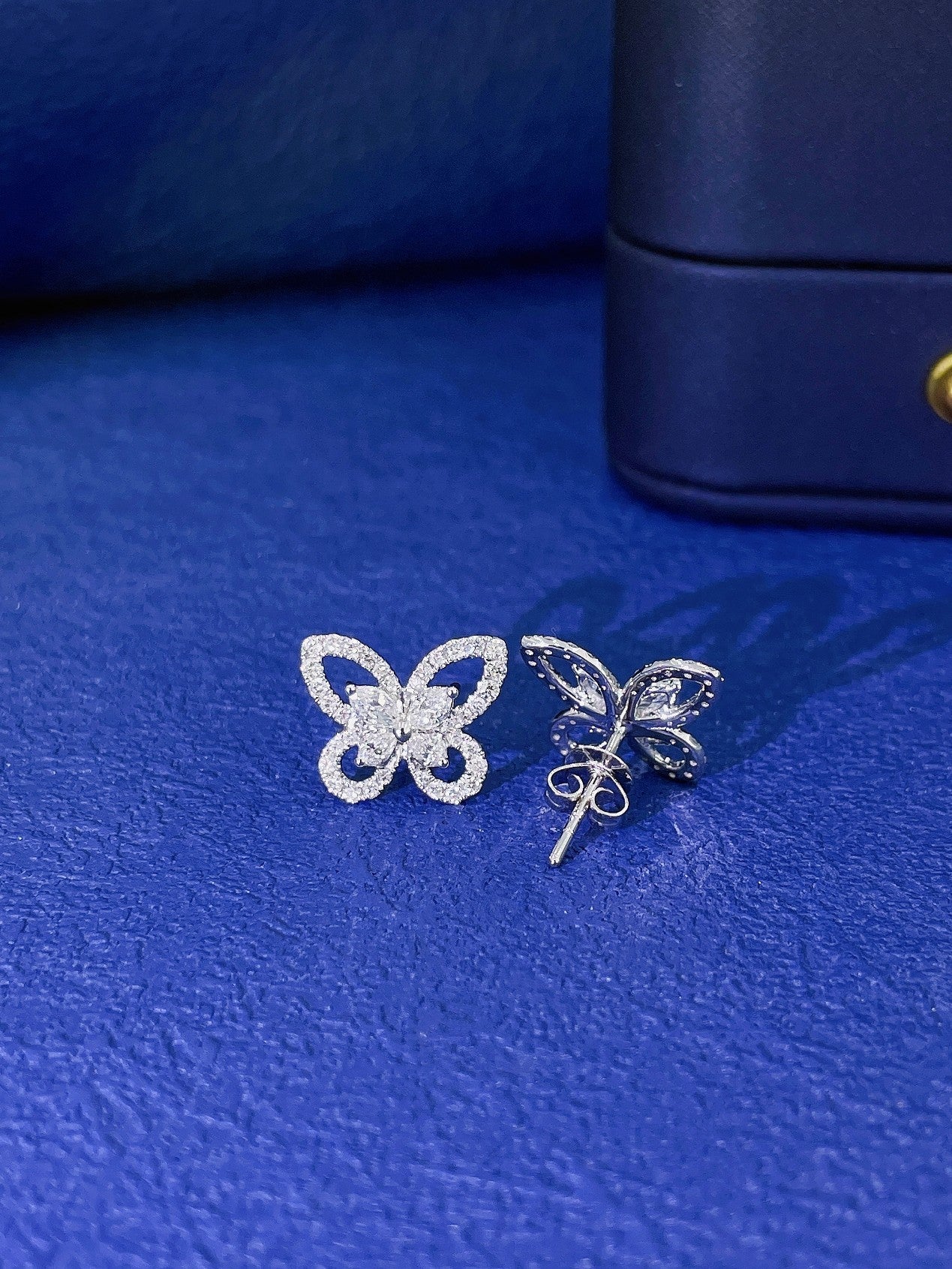 18K Diamond Butterfly Earrings - A Sparkling Jewelry Piece - Jeweler.Jewelry