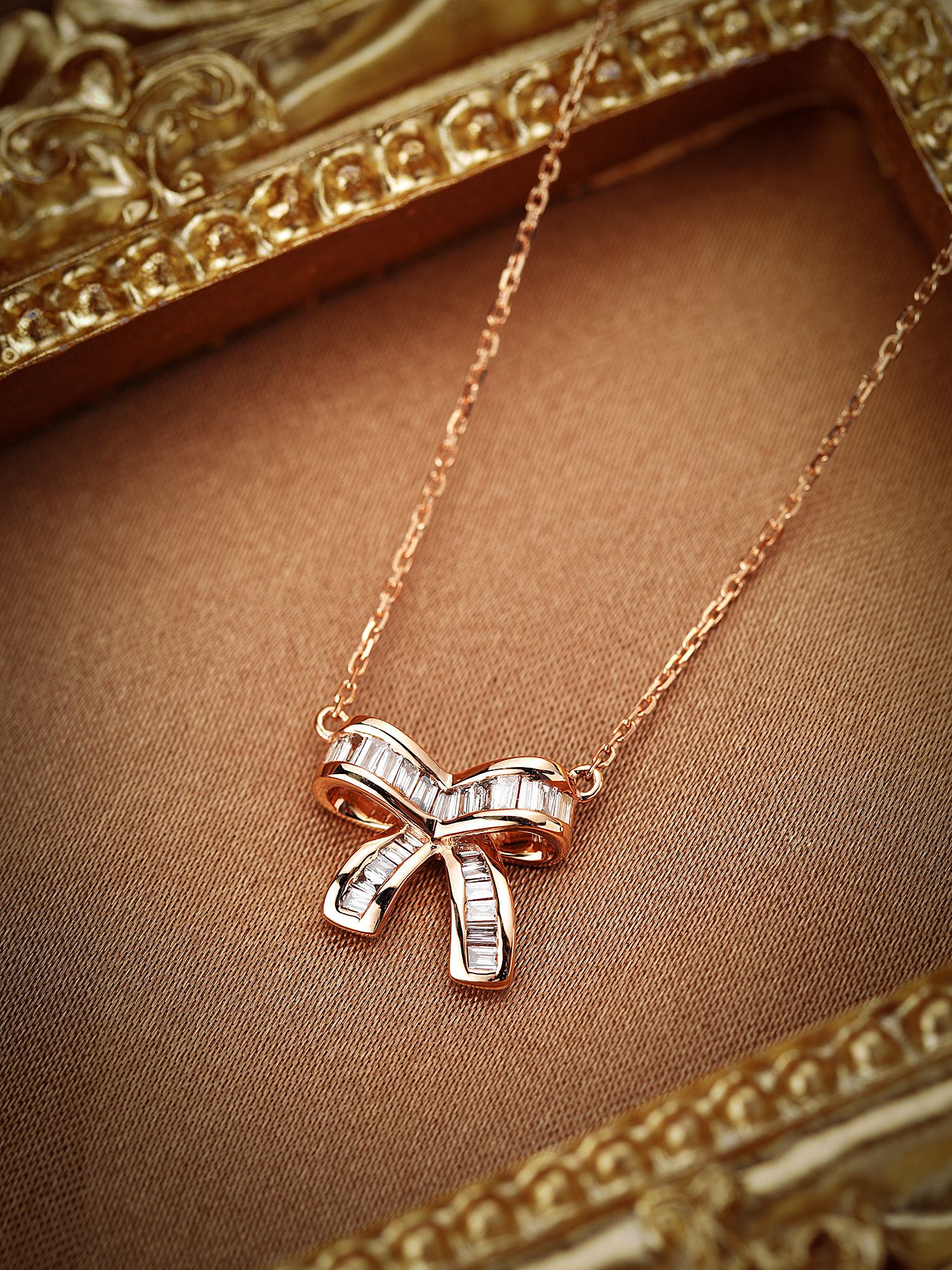 18K Diamond Butterfly Necklace - Exquisite Jewelry Piece - White Diamond Necklace