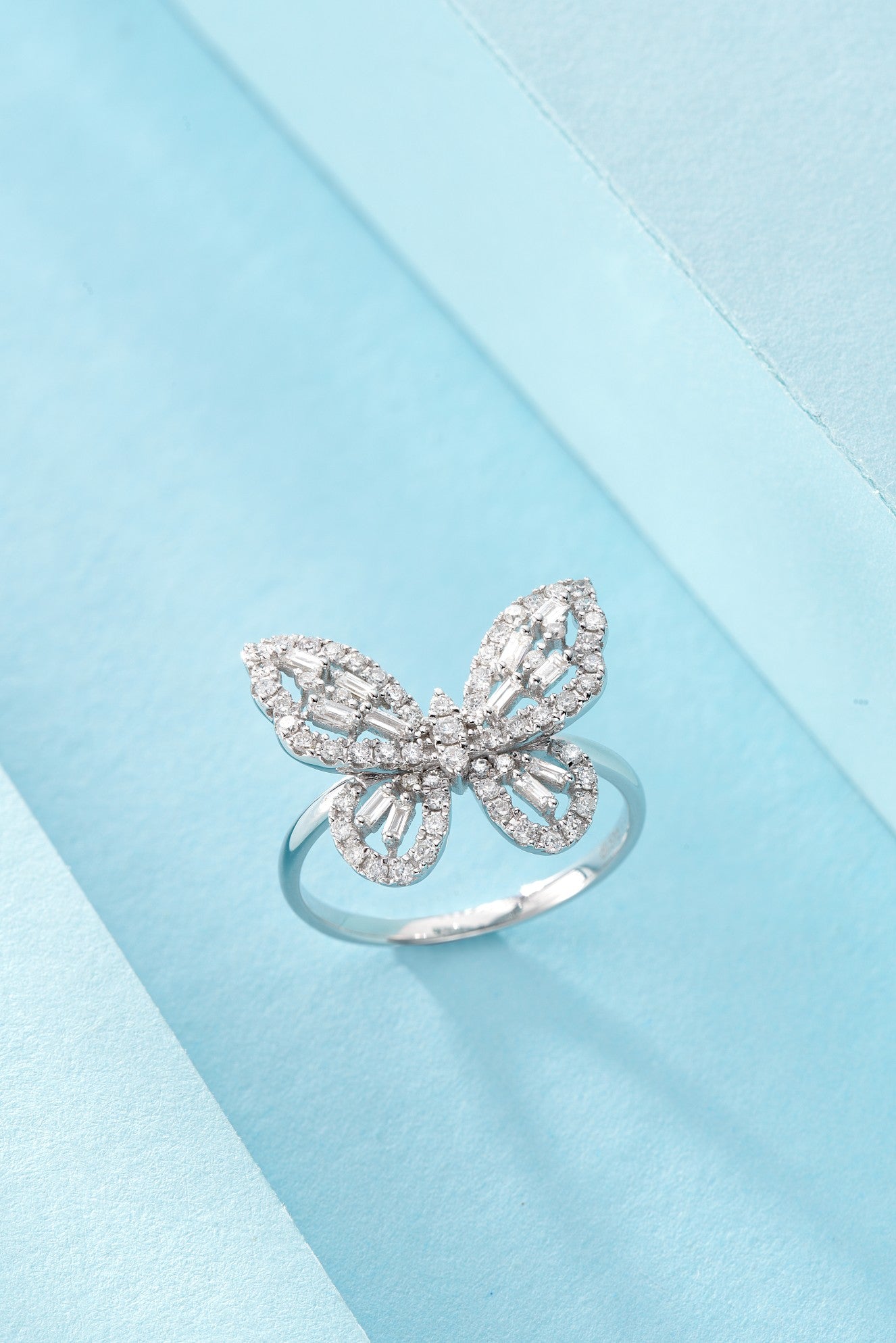 18K Diamond Butterfly Ring - Luxurious Jewelry Piece - White Diamond Ring