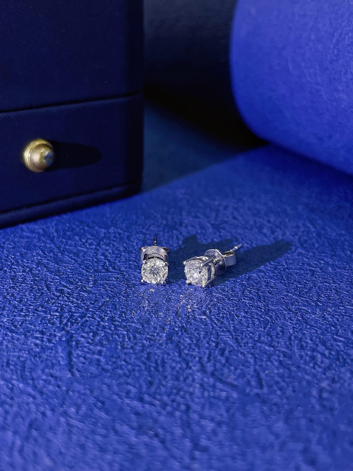 18K Diamond Classic Four-Prong Earrings - Jeweler.Jewelry