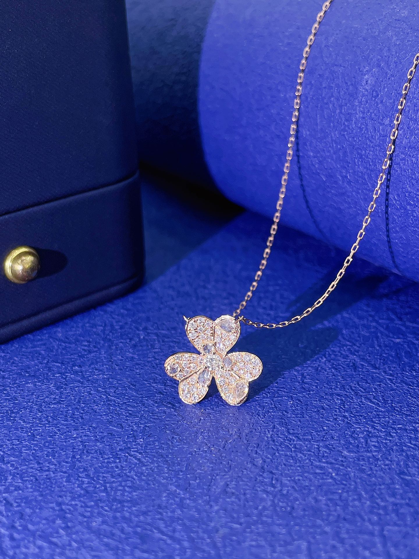 18K Diamond Clover Necklace - Elegant Jewelry Piece - White Diamond Necklace