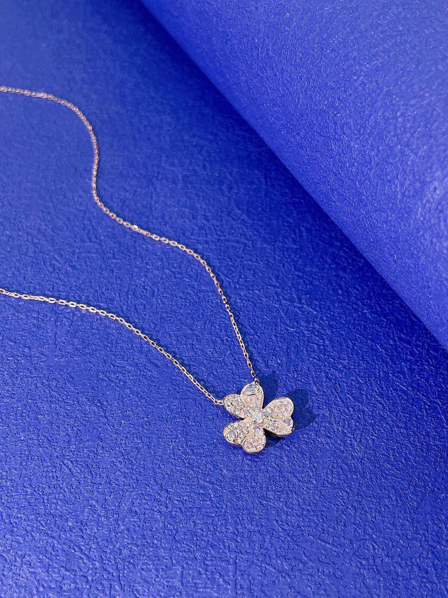 18K Diamond Clover Necklace - Elegant Jewelry Piece - White Diamond Necklace