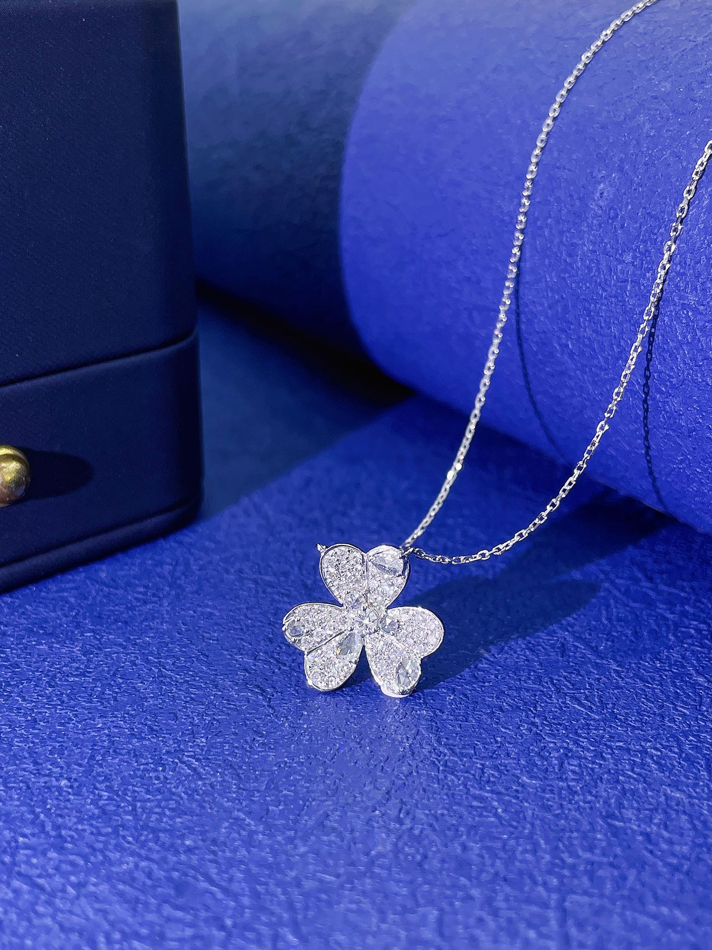 18K Diamond Clover Necklace - Elegant Jewelry Piece - White Diamond Necklace