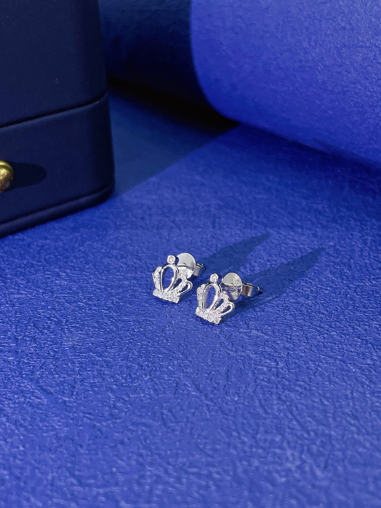 18K Diamond Crown Delicate Stud Earrings - Jeweler.Jewelry