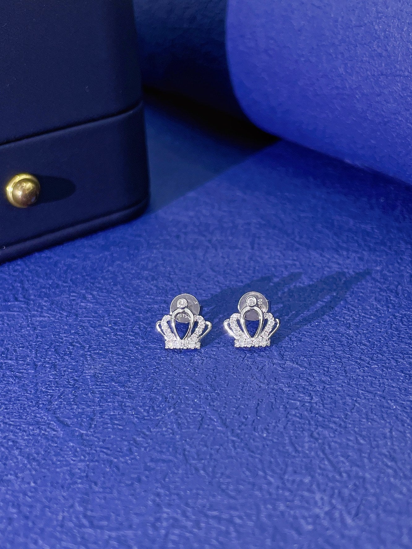 18K Diamond Crown Delicate Stud Earrings - Jeweler.Jewelry