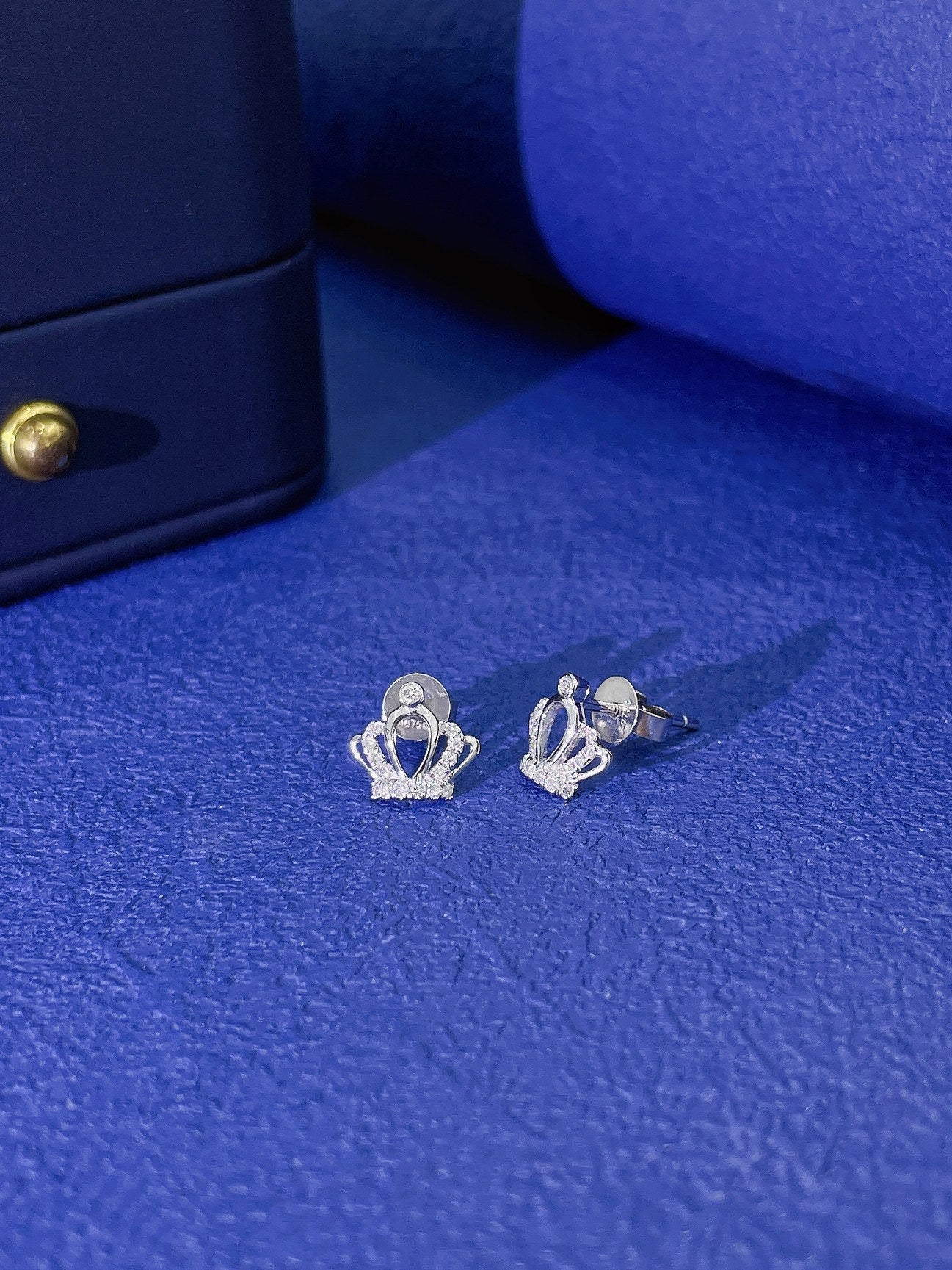 18K Diamond Crown Delicate Stud Earrings - Jeweler.Jewelry