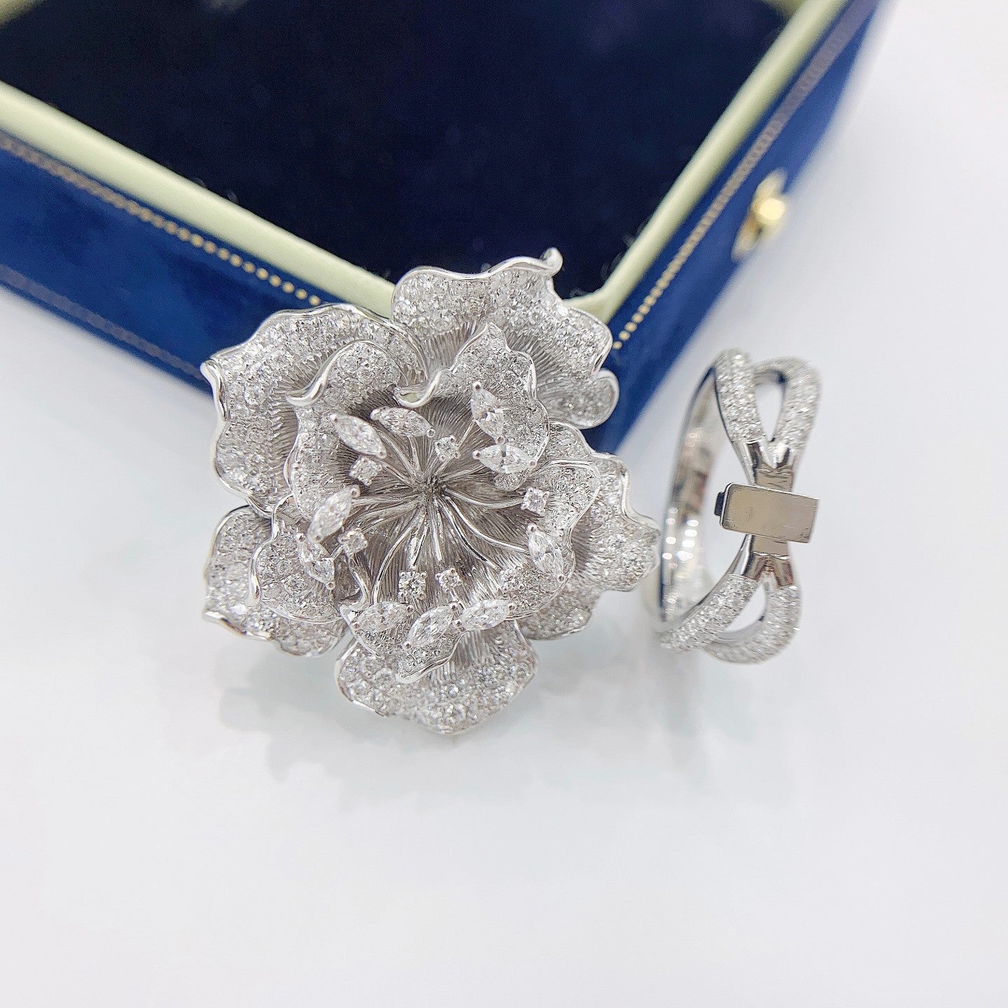 18K Diamond Double Flower Marquise Flower Hollow Pendant Jewelry - Empty tray