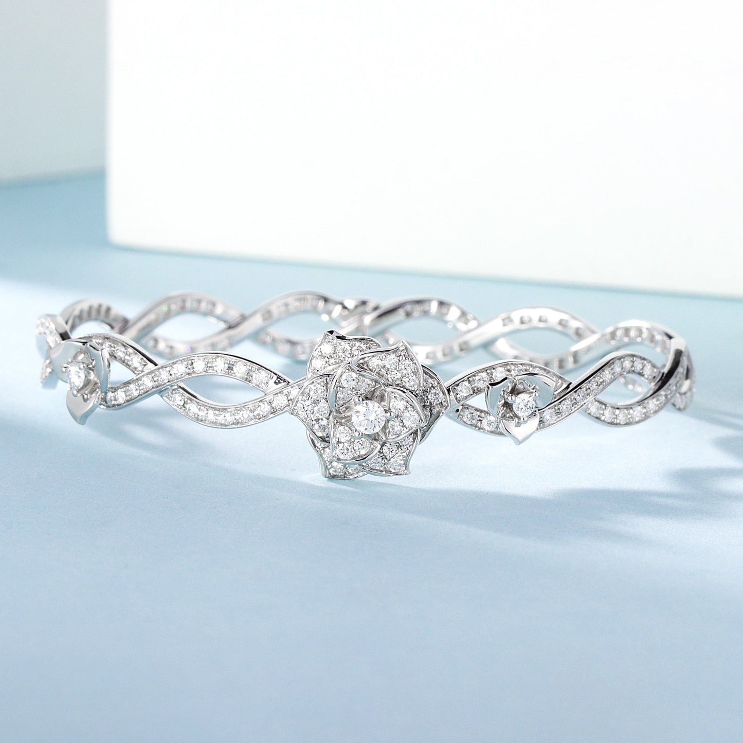 18K Diamond Earl Bracelet with Noble Flower Design - Exquisite Jewelry - White Diamond Bracelet