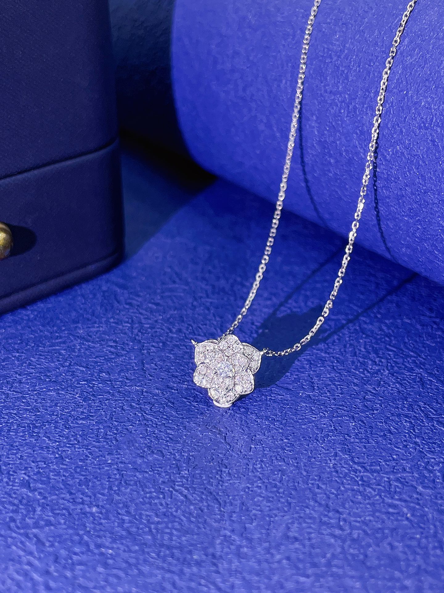 18K Diamond-Embellished伯爵花项链 - Elegant Jewelry Piece - White Diamond Necklace