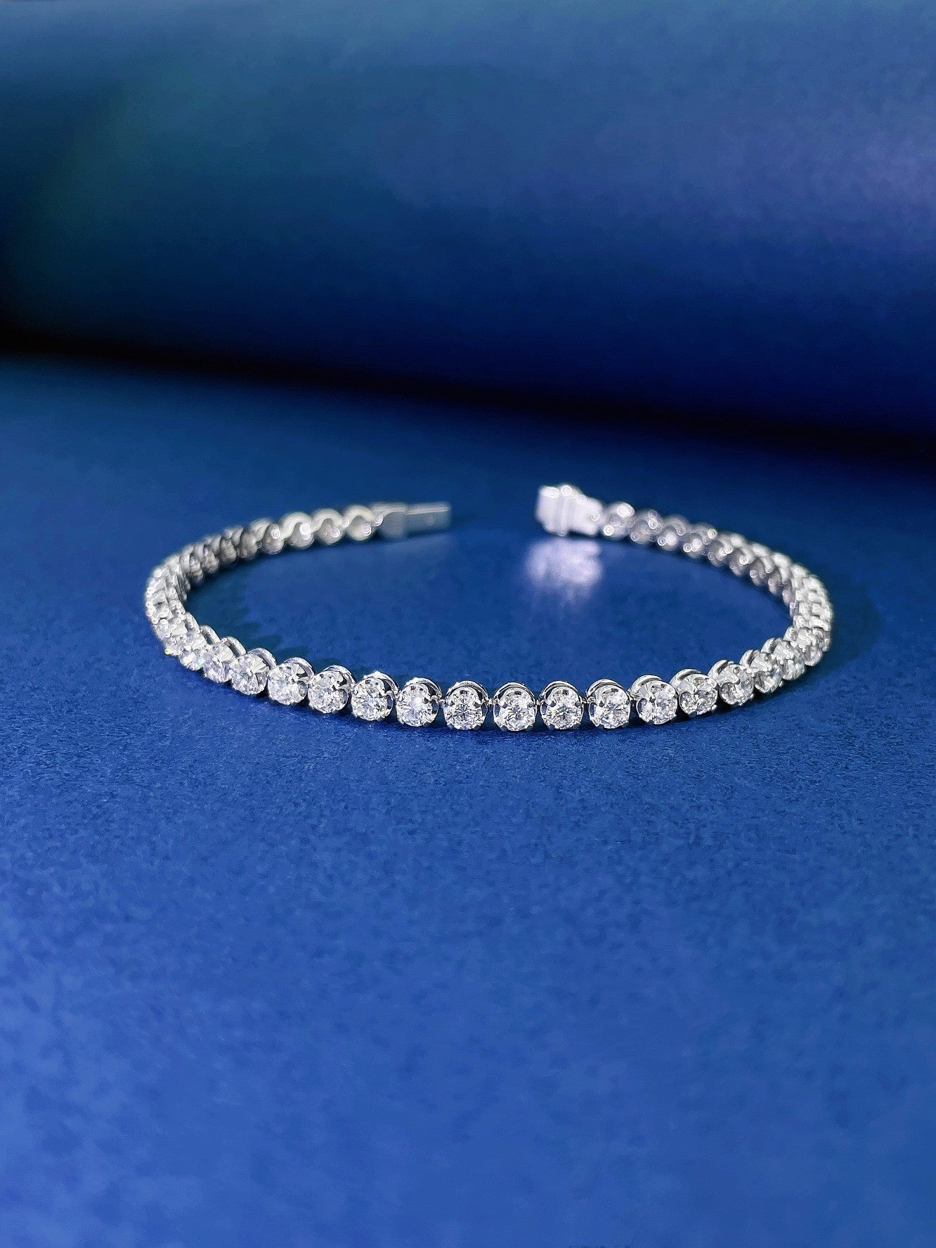 18K Diamond Encrusted Bracelet - Luxurious Jewelry Piece - White Diamond Bracelet