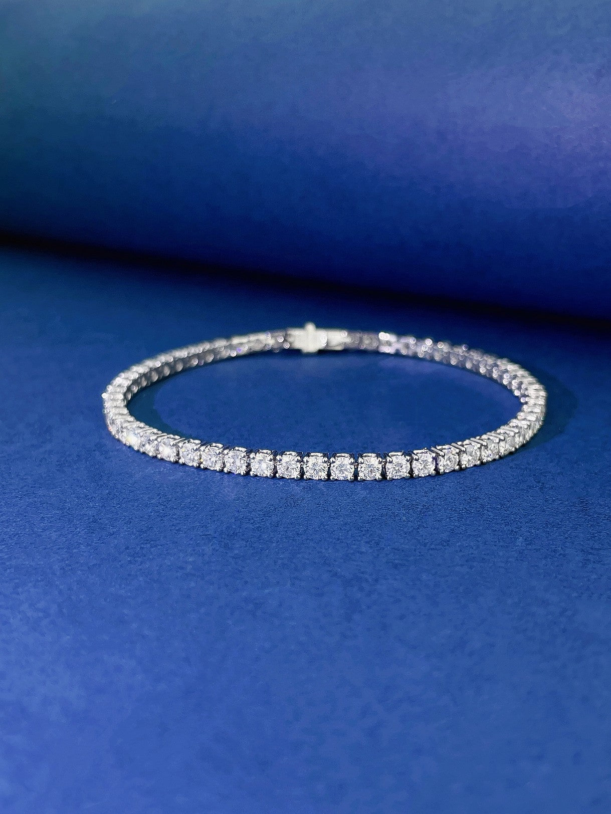 18K Diamond-Encrusted Bracelet - Luxurious Jewelry Piece - White Diamond Bracelet