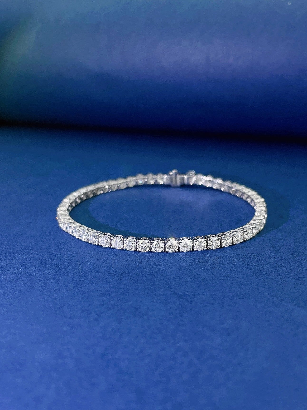 18K Diamond-Encrusted Bracelet - Luxurious Jewelry Piece - White Diamond Bracelet