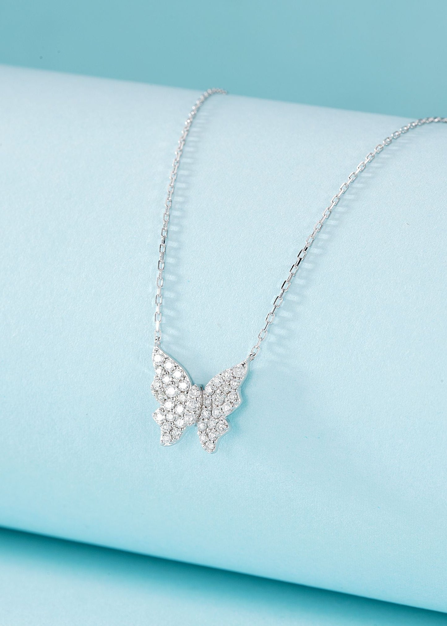 18K Diamond-Encrusted Butterfly Necklace - Exquisite Jewelry Piece - White Diamond Necklace