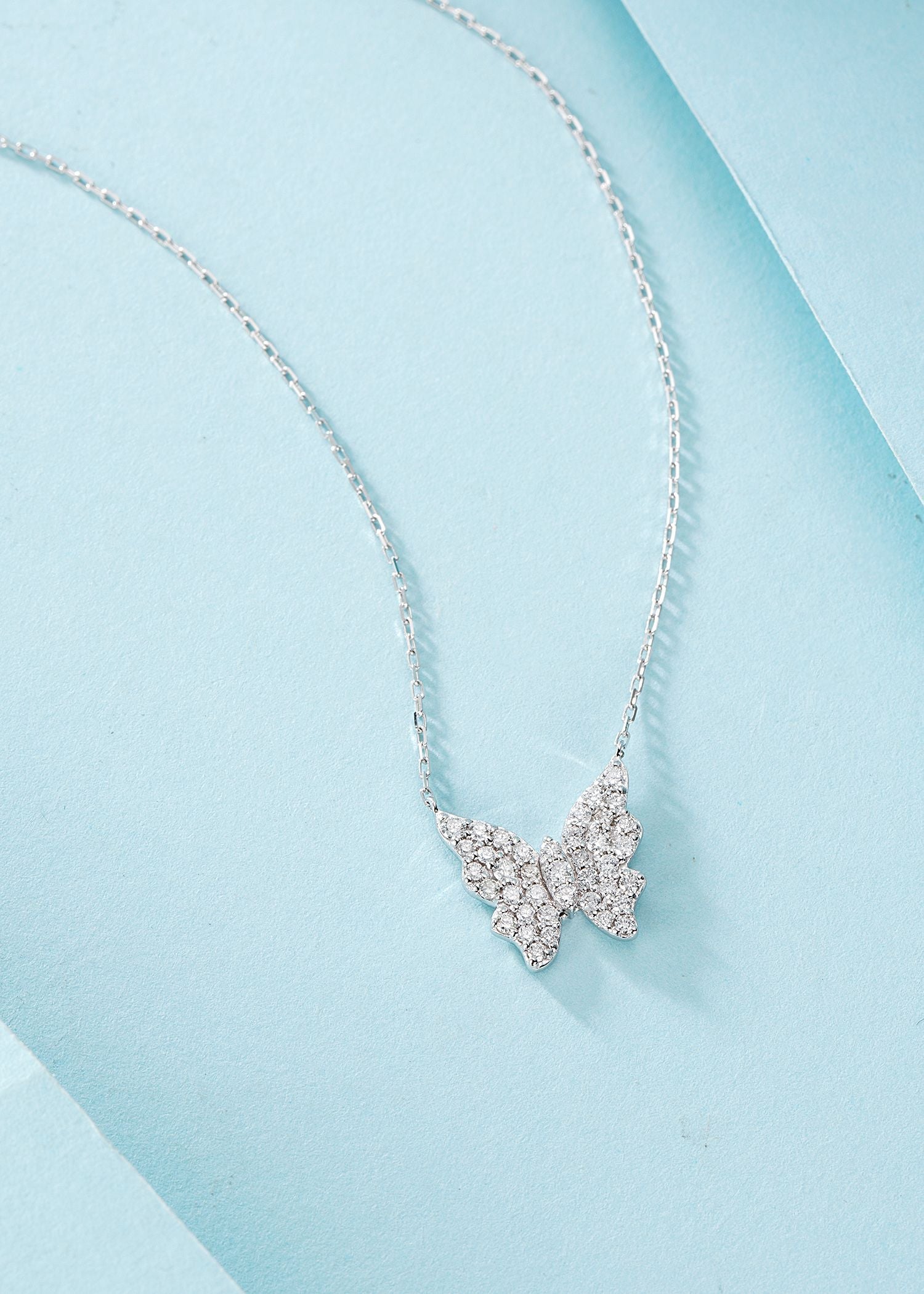 18K Diamond-Encrusted Butterfly Necklace - Exquisite Jewelry Piece - White Diamond Necklace