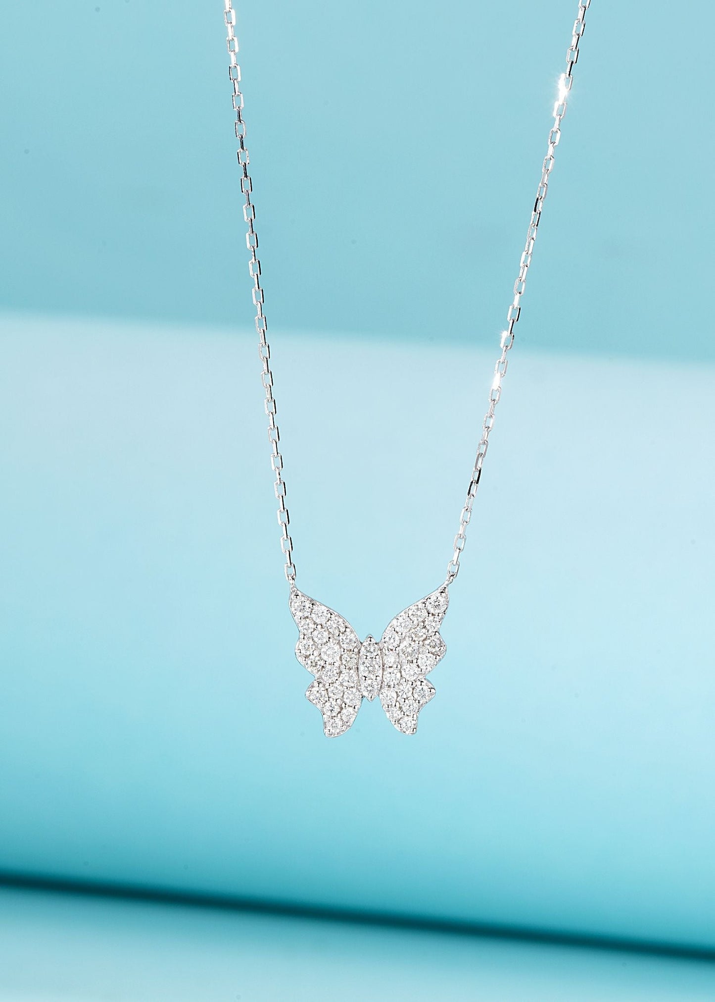 18K Diamond-Encrusted Butterfly Necklace - Exquisite Jewelry Piece - White Diamond Necklace