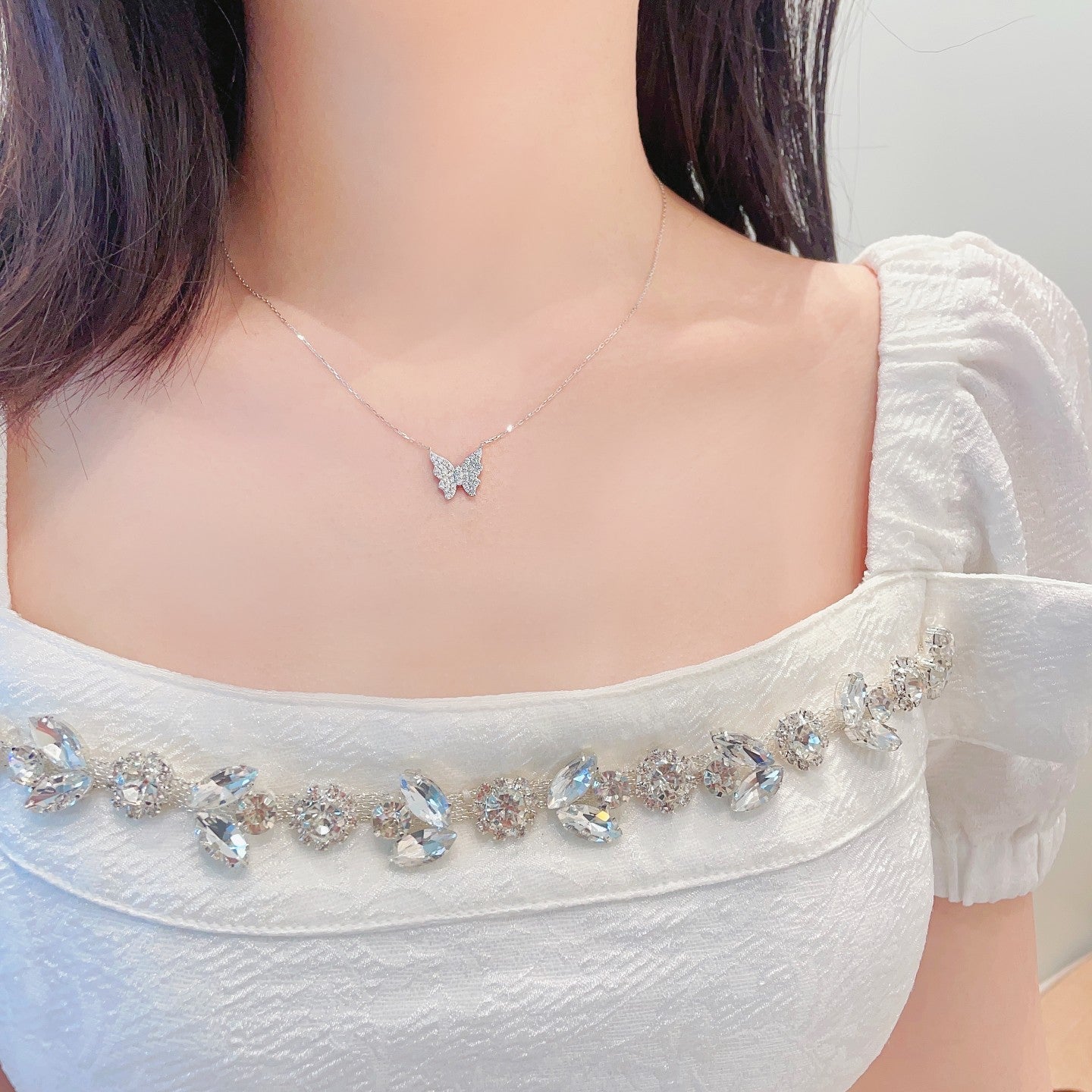 18K Diamond-Encrusted Butterfly Necklace - Exquisite Jewelry Piece - White Diamond Necklace