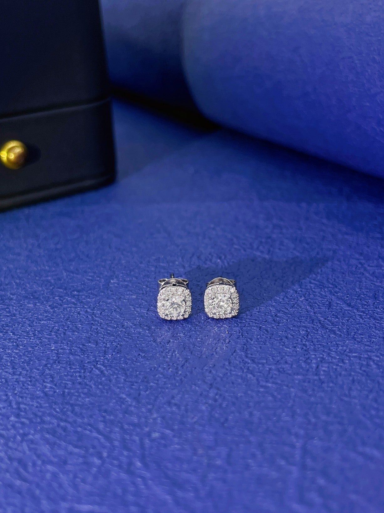 18K Diamond Encrusted Earrings with Central Stone - Jeweler.Jewelry