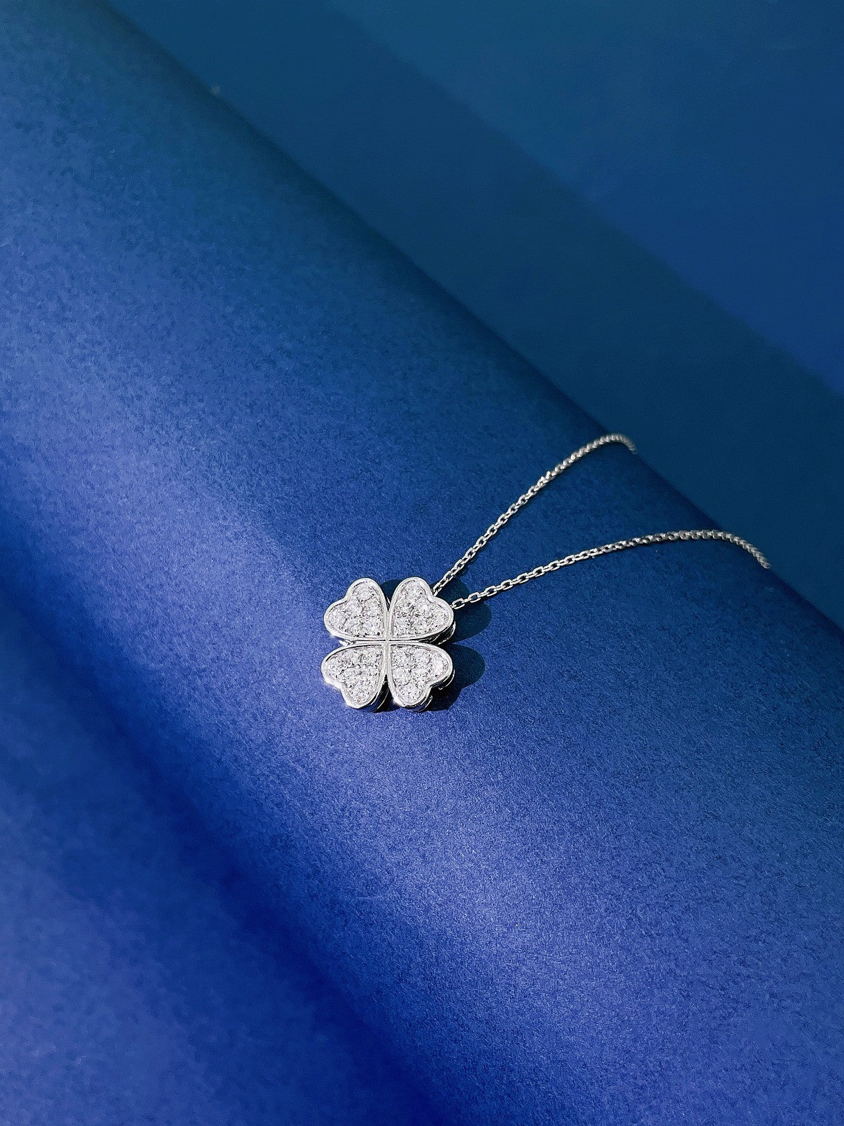 18K Diamond-Encrusted Four-Leaf Clover Necklace - Luxurious Jewelry - White Diamond Necklace