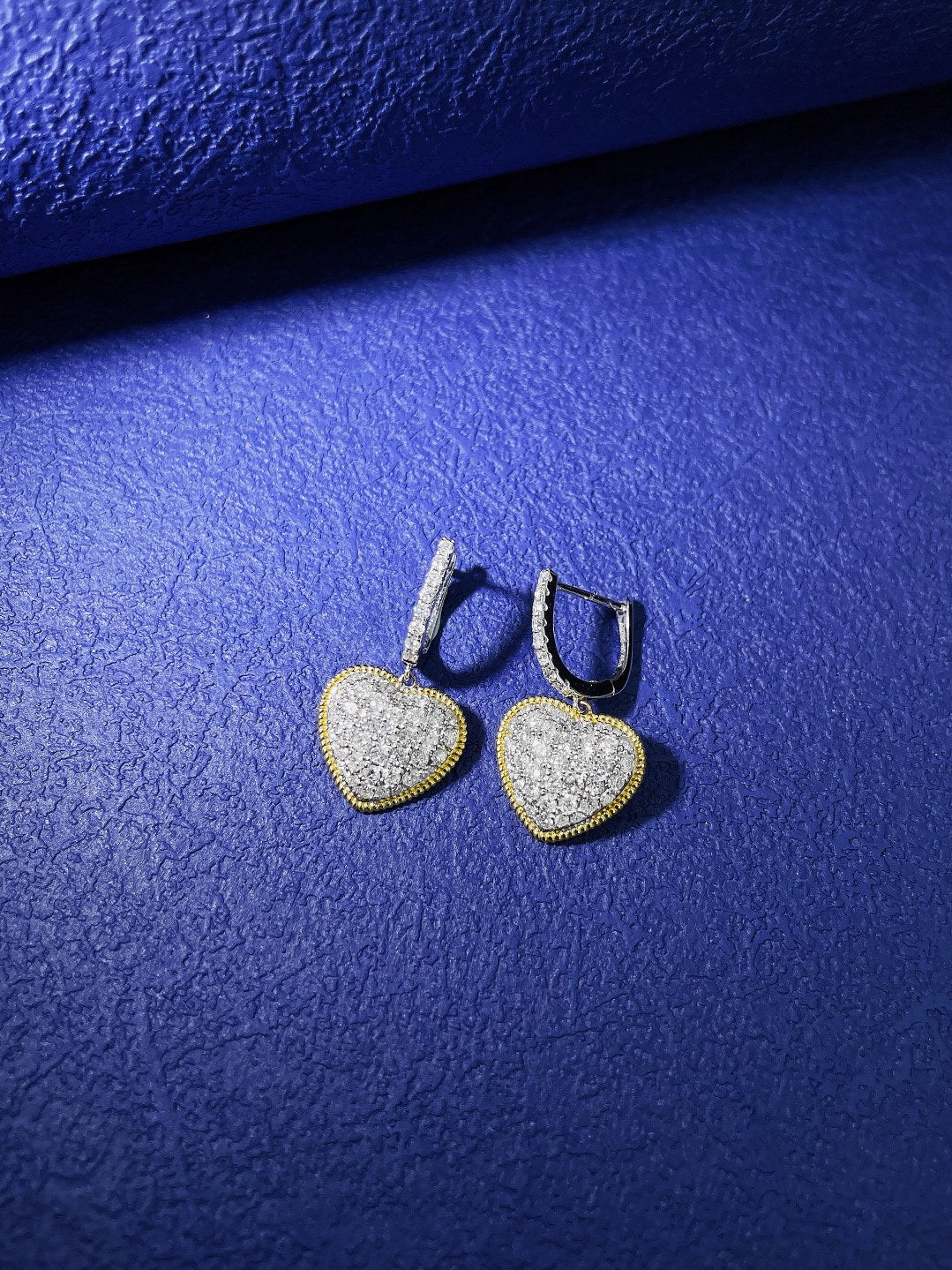 18K Diamond-Encrusted Heart-Shaped Earrings with Beaded Edge Jeweler.Jewelry