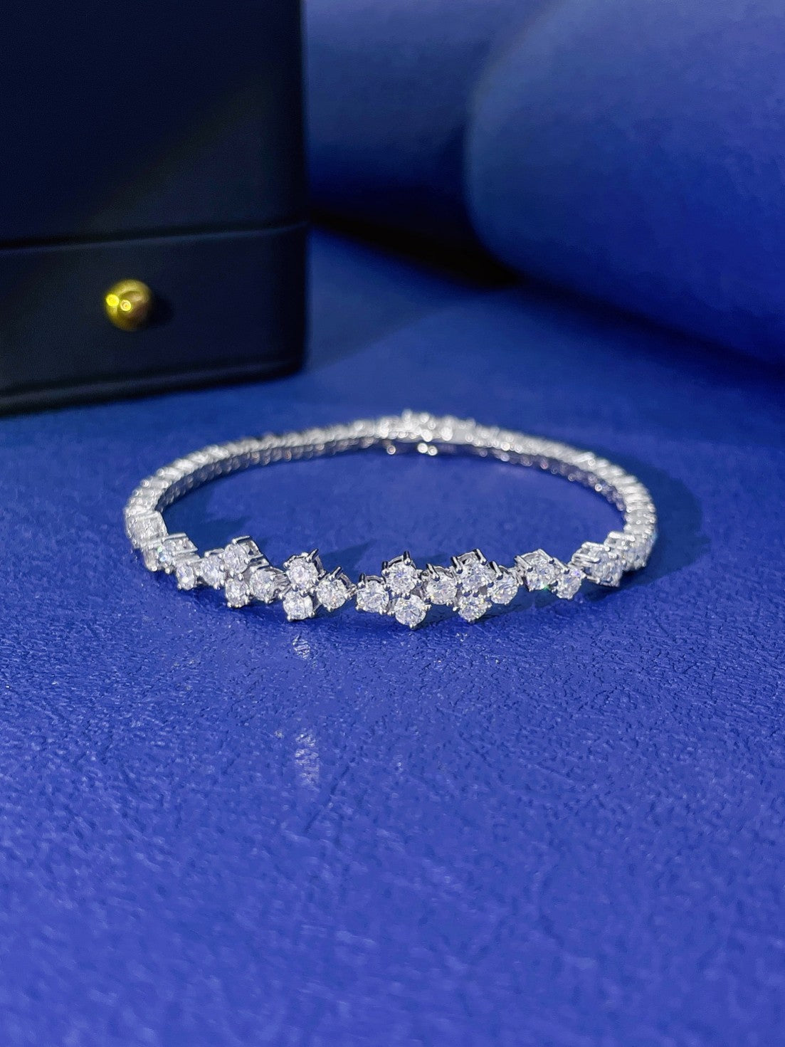 18K Diamond-Encrusted Starry Sky Bracelet - Luxurious Jewelry Collection - White Diamond Bracelet