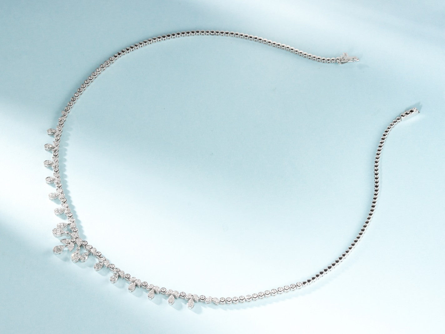 18K Diamond-Encrusted Waterdrop-Shaped Leaf Pendant Set - Exquisite Jewelry - White Diamond Chain