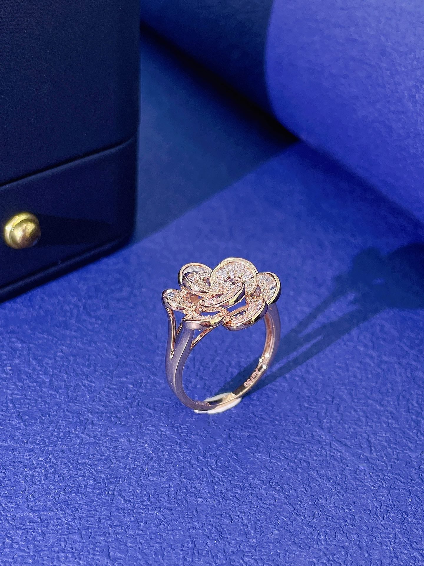 18K Diamond Flower Y-Arm Ring | Elegant Jewelry Piece - White Diamond Ring