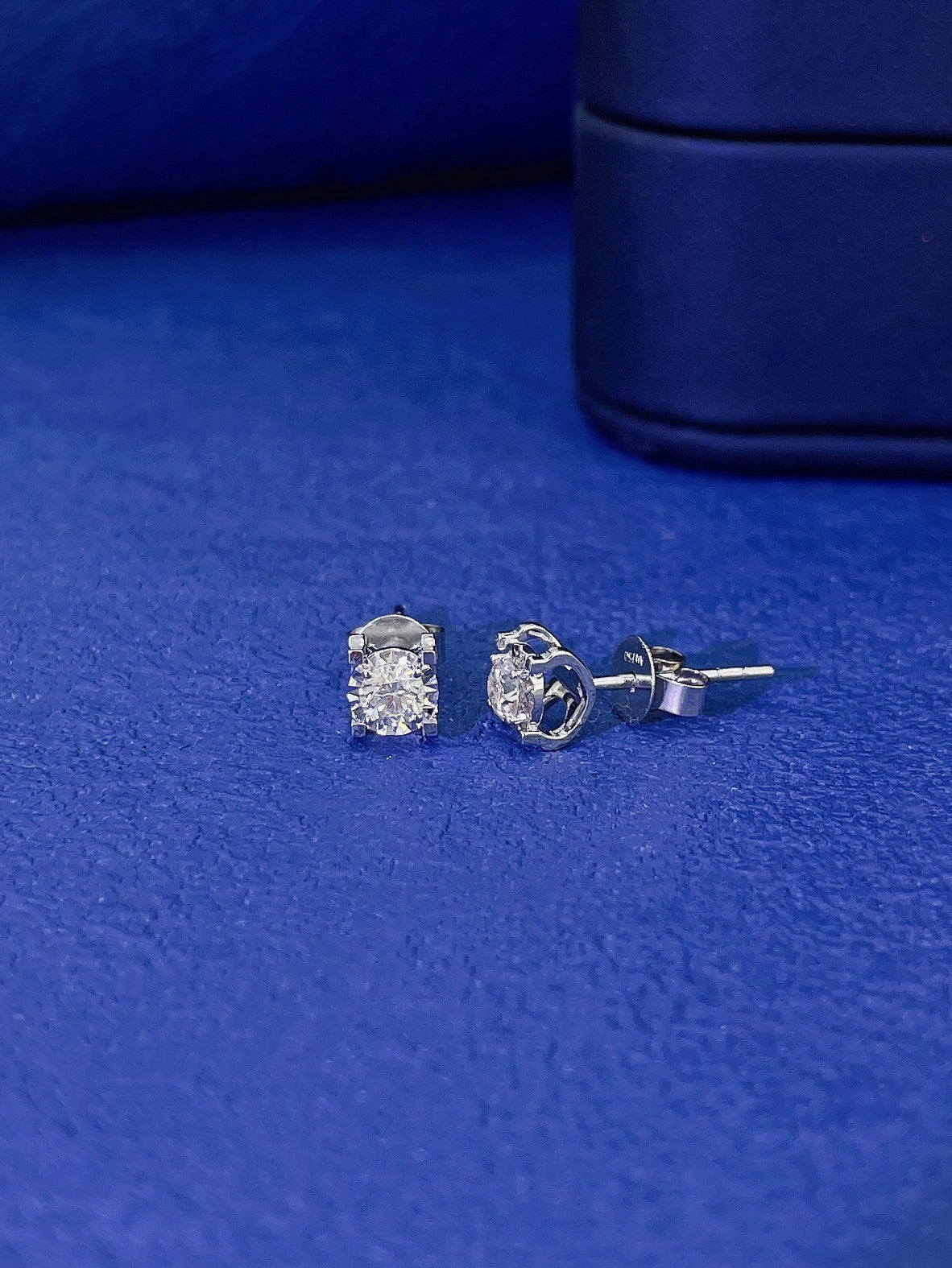 18K Diamond Four-Claw Bull Head Earrings - Jeweler.Jewelry