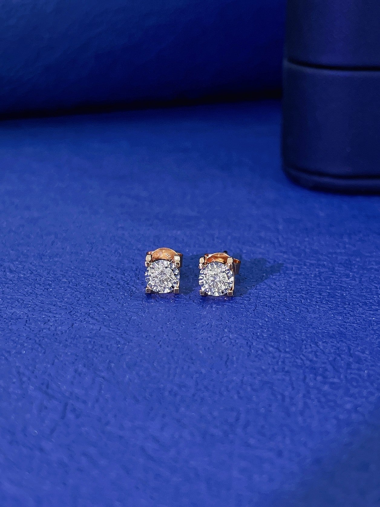 18K Diamond Four-Claw Bull Head Earrings - Jeweler.Jewelry