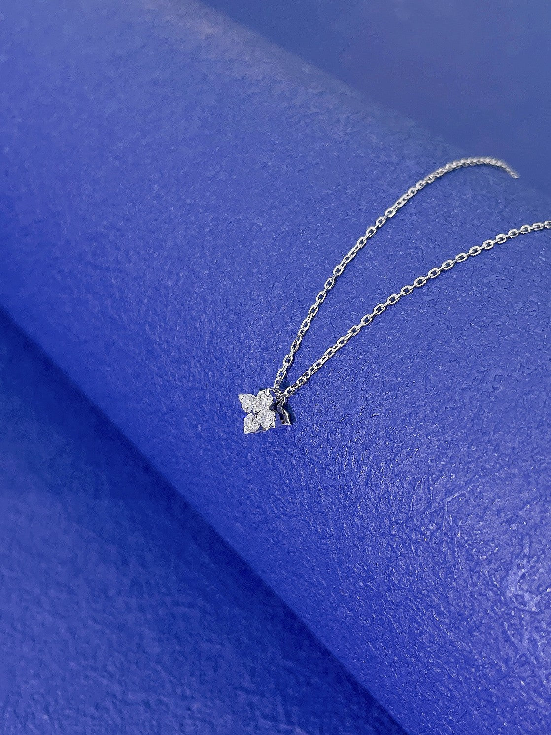 18K Diamond Four-Leaf Clover Necklace - Exquisite Jewelry Piece - White Diamond Necklace